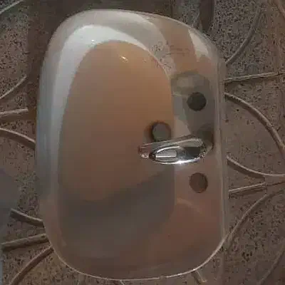 یک عدد روشویی|لوازم سرویس بهداشتی|شاهینشهر, عطار|دیوار