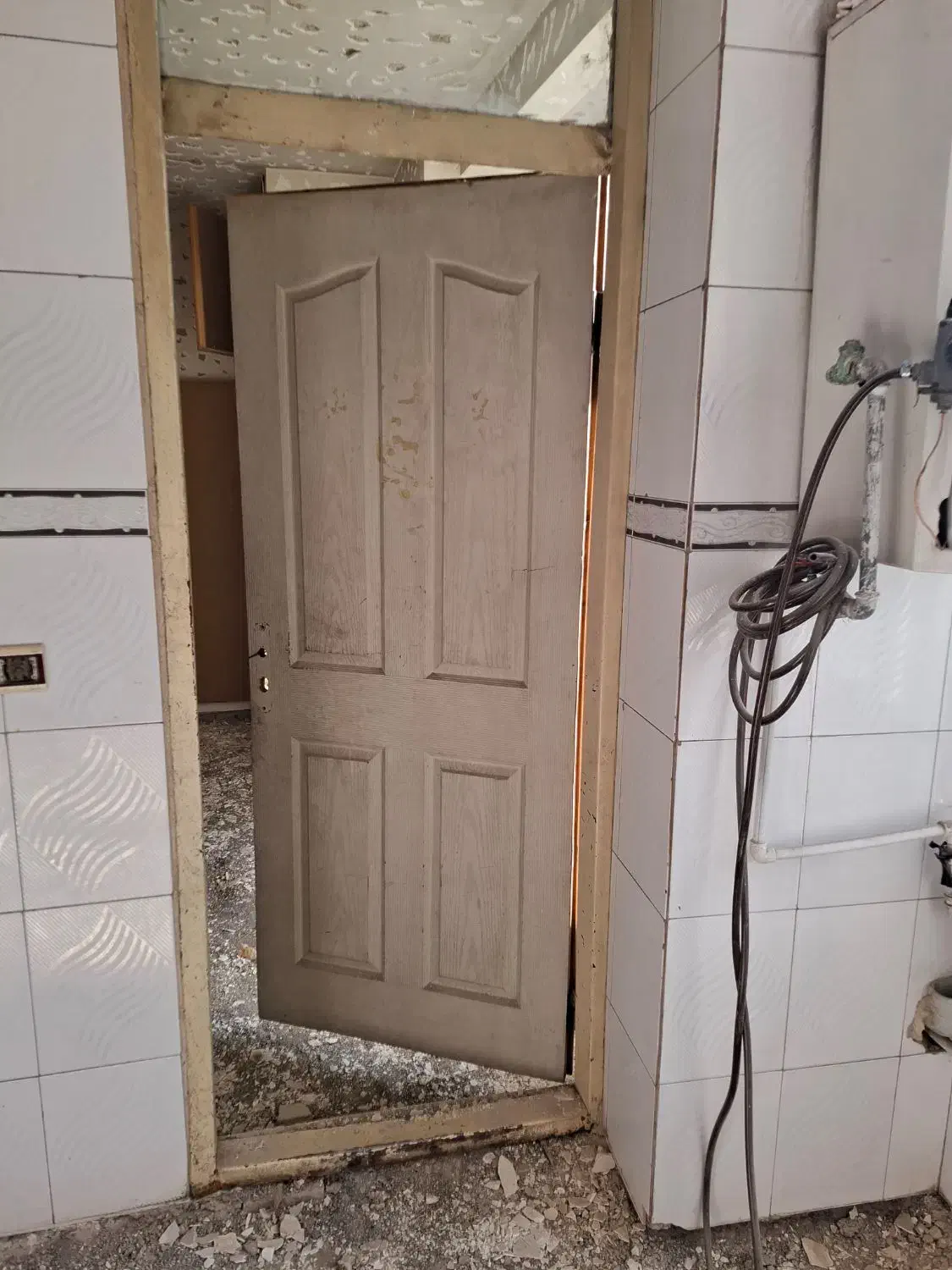 دو تا در اتاق خواب حال پذیرایی و آبگرمکن|مصالح و تجهیزات ساختمان|مشهد, شهید معقول|دیوار