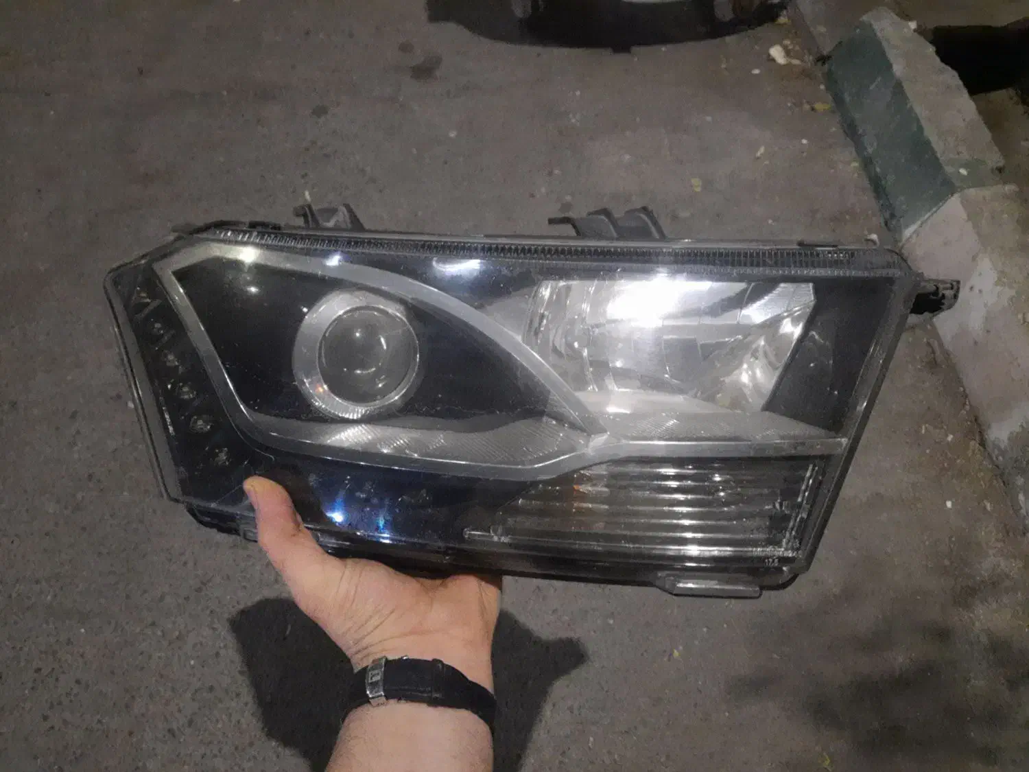 چراغ جلو سمت شاگرد دنا|قطعات یدکی و لوازم جانبی|کرج, شهرک بنفشه|دیوار