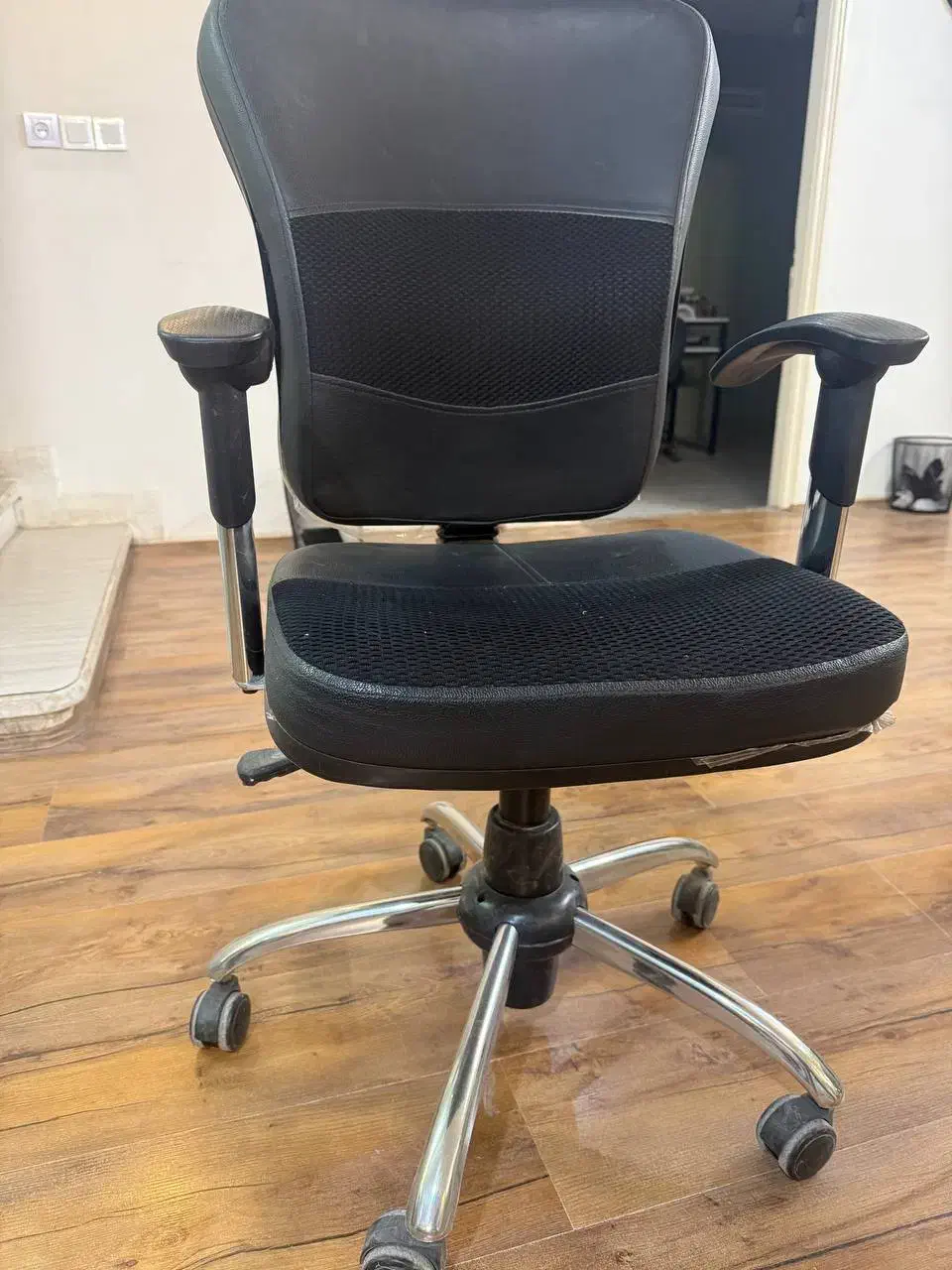 ترولی و صندلی کارمندی و پلاستیکی|مبلمان اداری|مشهد, هنرستان|دیوار