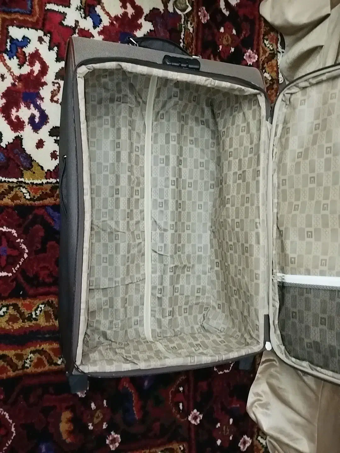 چمدون|کیف، کفش، کمربند|تبریز, |دیوار