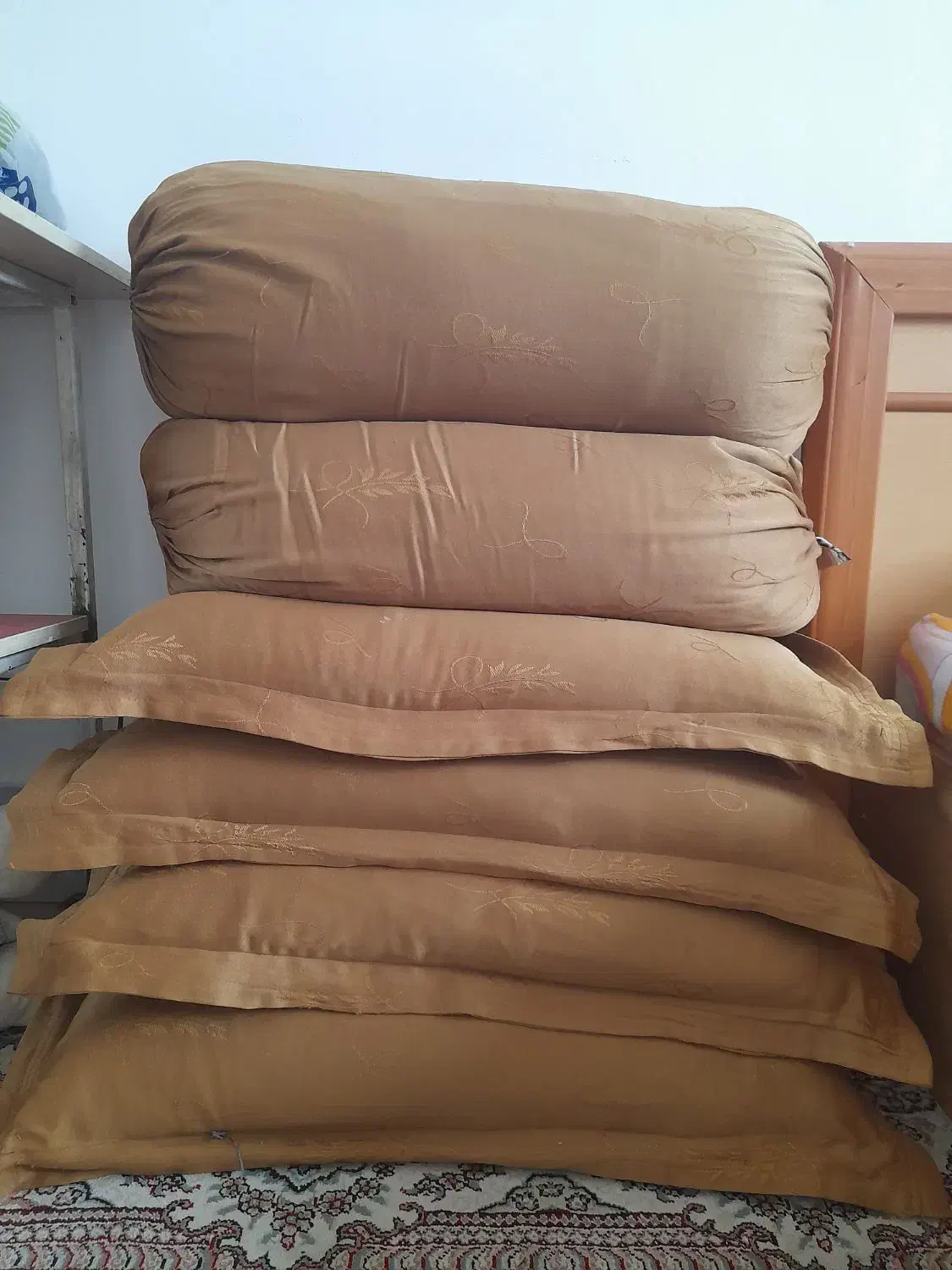 بالش پر|رختخواب، بالش، پتو|شوشتر, |دیوار