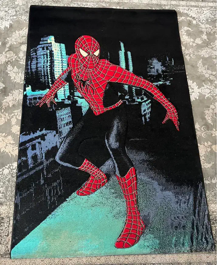 فرش طرح مرد عنکبوتی تمیز و سالم مناسب اتاق نوجوان|فرش|رشت, دیلمان|دیوار