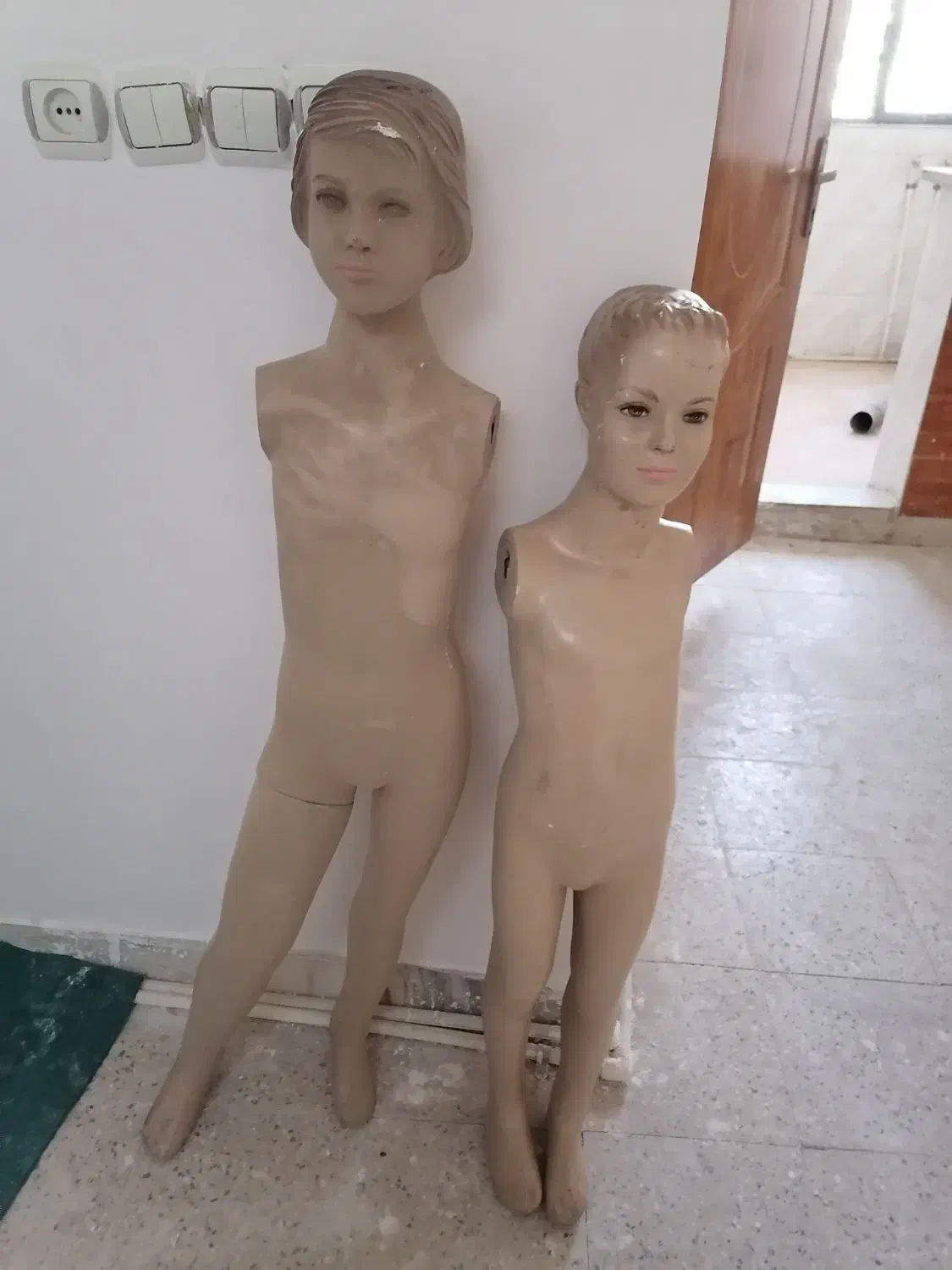 تعدادی مانکن|مجسمه، تندیس، ماکت|پاکدشت, پاکدشت (مامازند)|دیوار