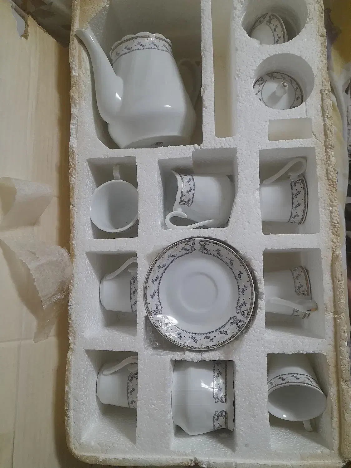 ظروف چینی نو سالم فقط ۶۰۰|ظروف سرو و پذیرایی|مشهد, رده|دیوار