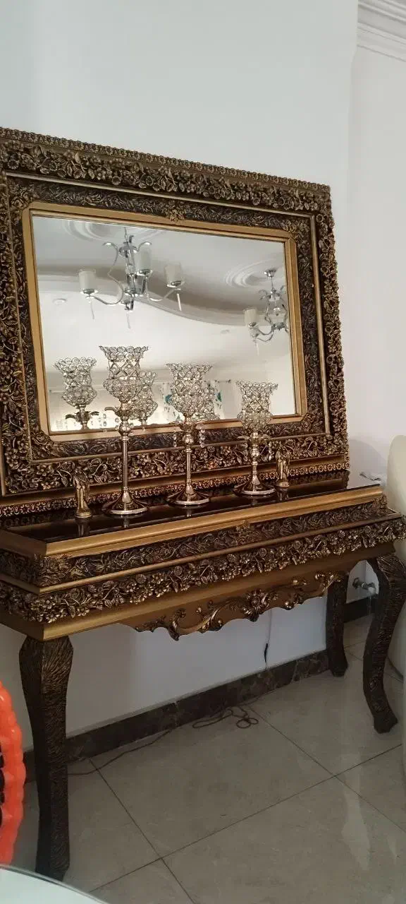 آینه و کنسول در حد نو به همراه شمعدانی ها|بوفه، ویترین، کنسول|قائمشهر, |دیوار