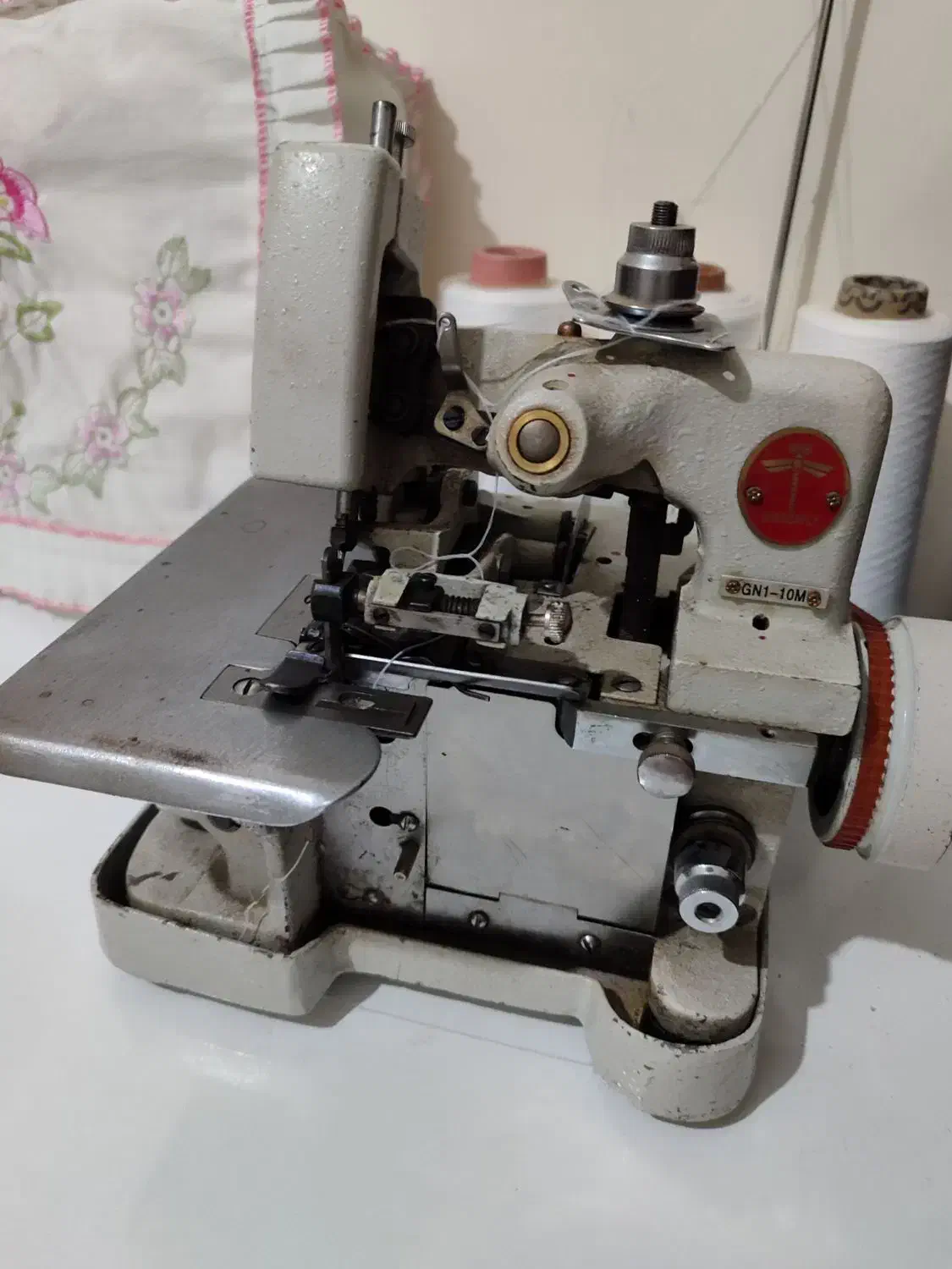 چرخ سردوز،همراه با میزکار و صندلی|چرخ خیاطی و ریسندگی|شهرکرد, |دیوار