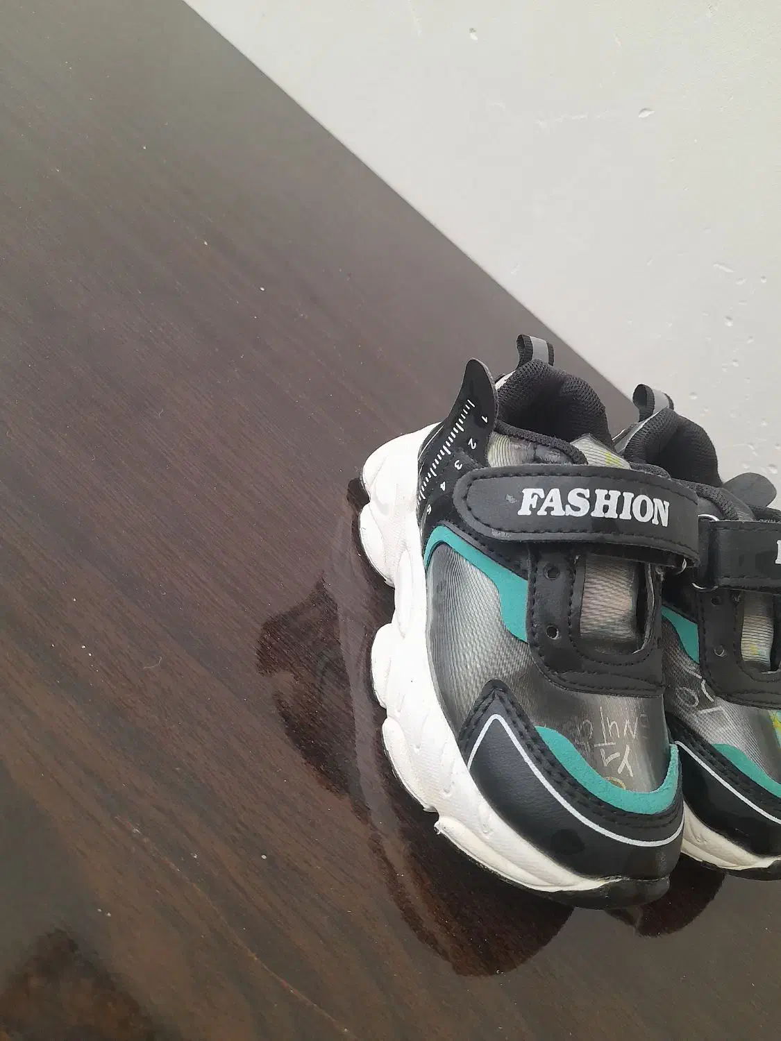 کفش کتونی بچگانه سایز ۲۳|کیف، کفش، کمربند|گلپایگان, |دیوار