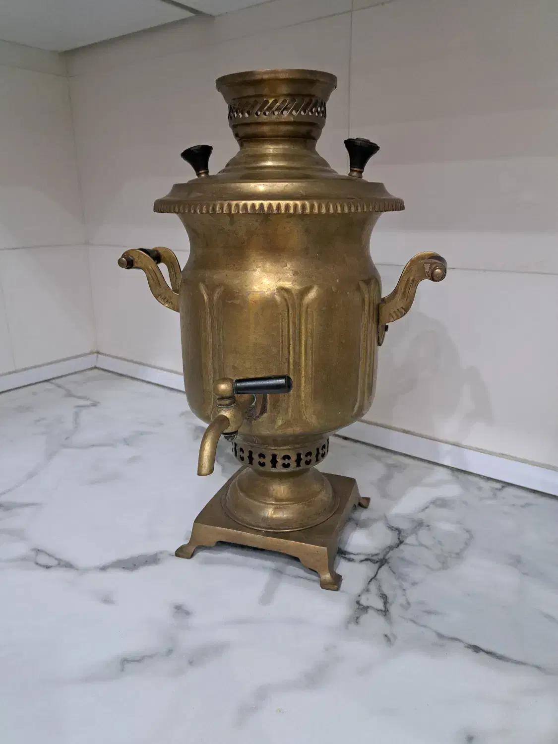 سماور زغالی مسی|کلکسیون اشیاء عتیقه|بهارستان, |دیوار