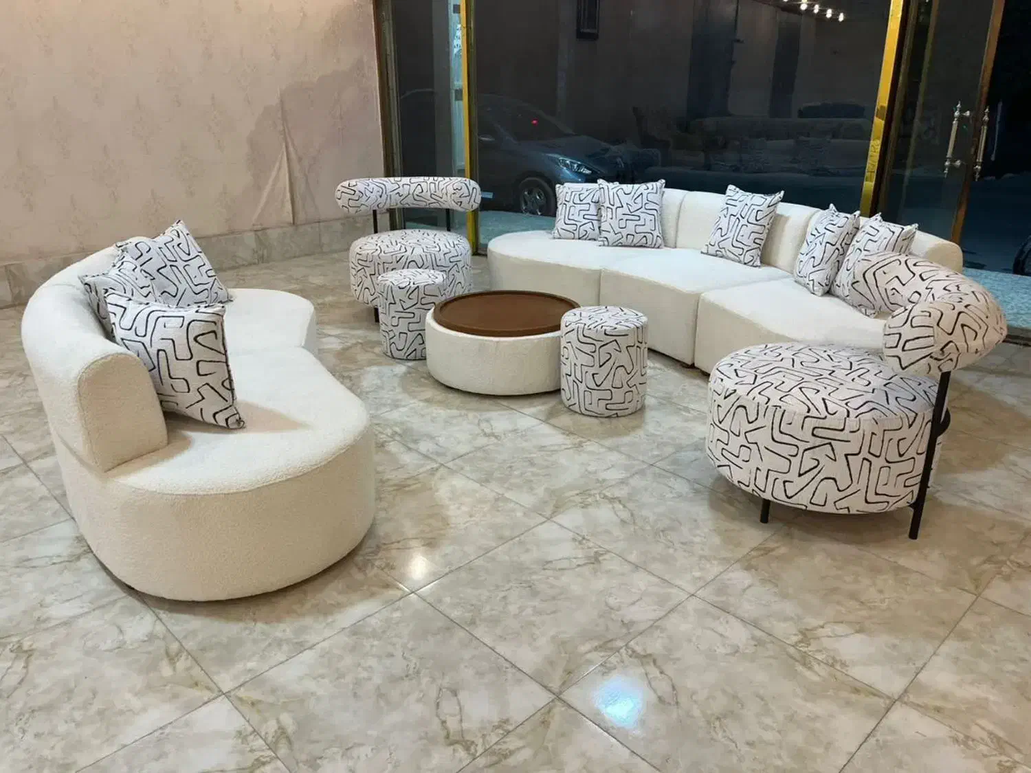 مبل راحتی و کلاسیک&/دل آوران/|مبلمان خانگی و میز عسلی|زارچ, |دیوار