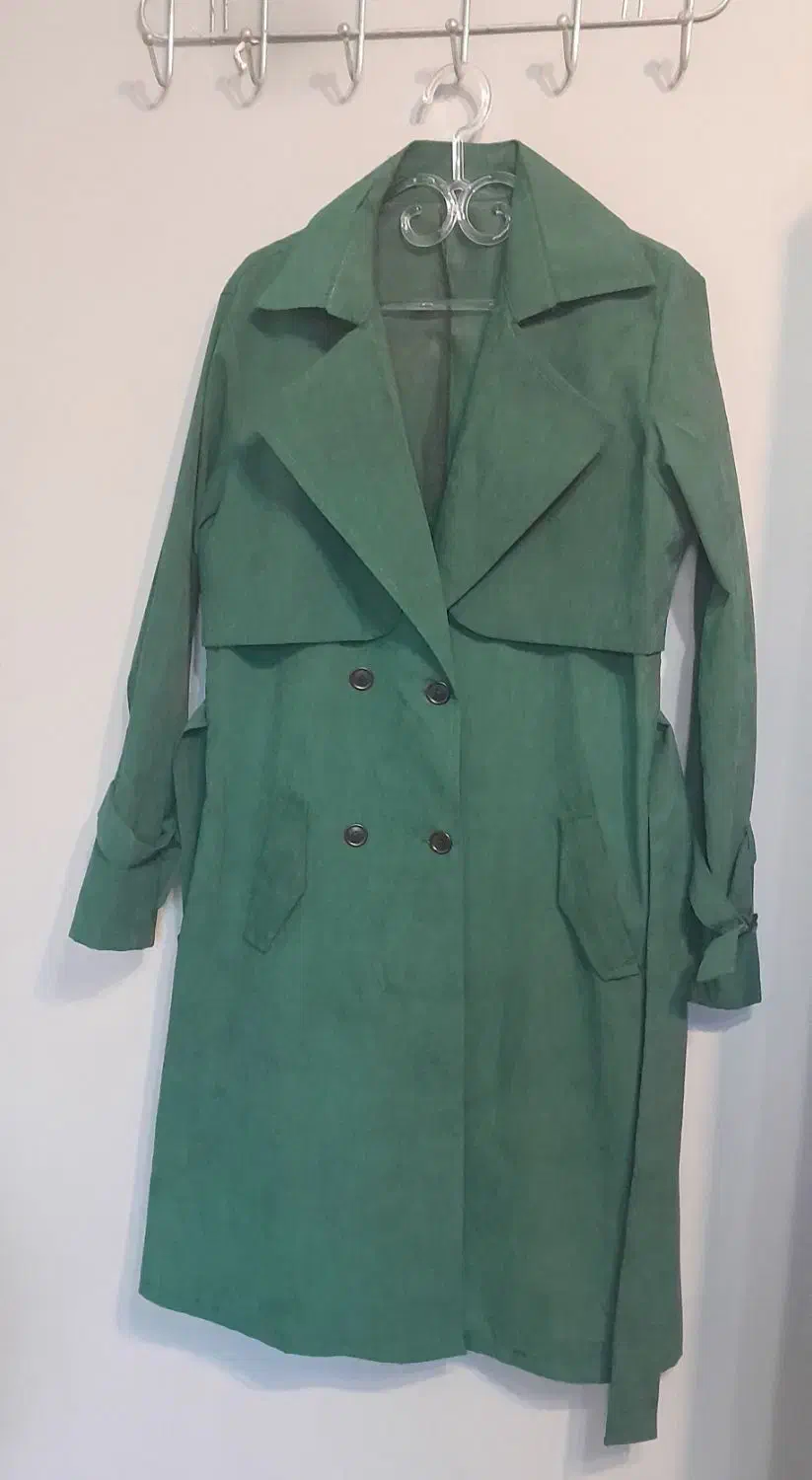 مانتو پاییزه|لباس|بندر انزلی, زنبق|دیوار