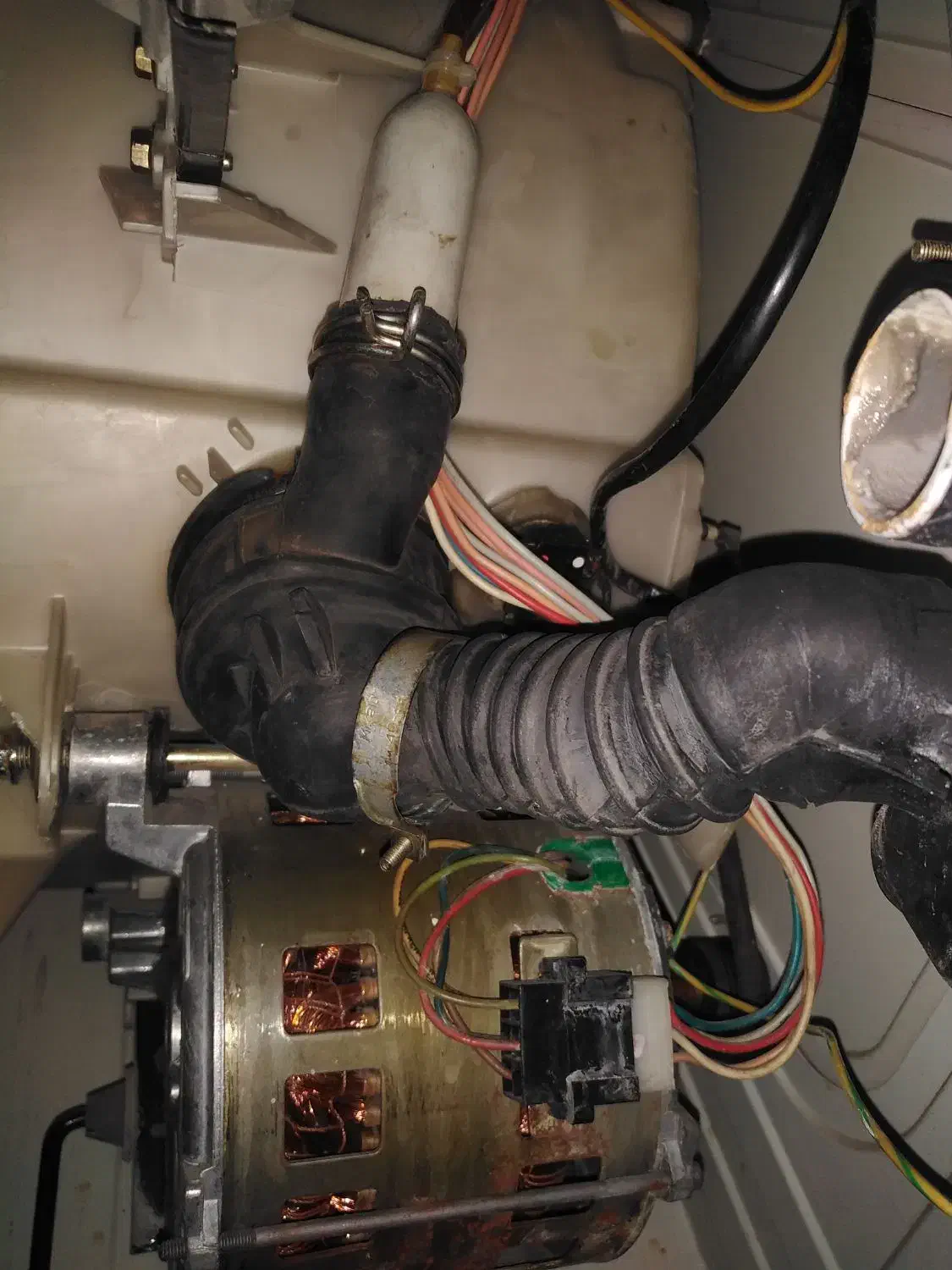 تعمیر لباسشویی و پکیج و آبگرمکن نصاب شیرآلات، پرده|خدمات پیشه و مهارت|پرند, فاز ۶|دیوار