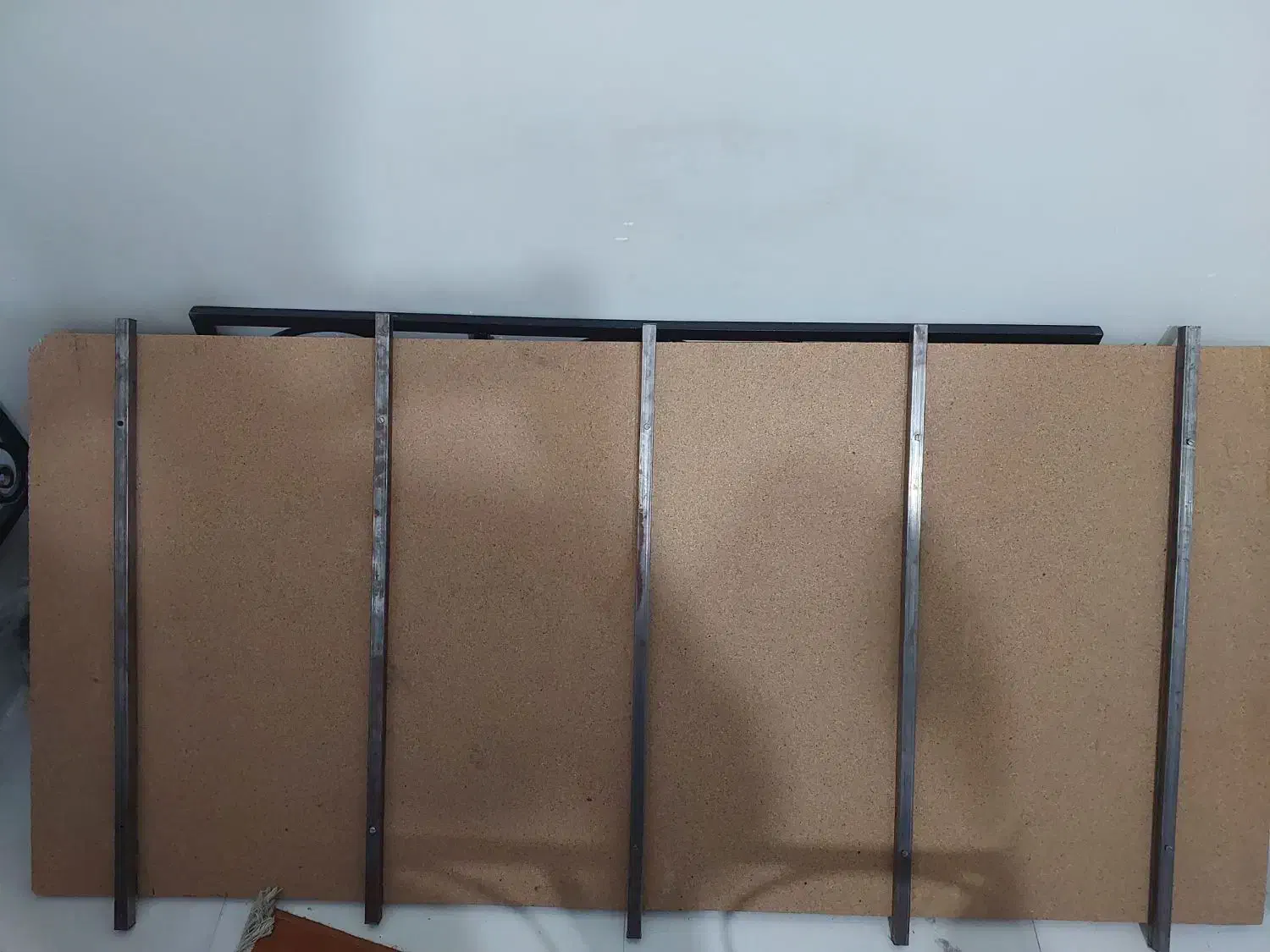 تخت آهنی فرفورژه سالم|تخت و سرویس خواب|اصفهان, ناژوان|دیوار