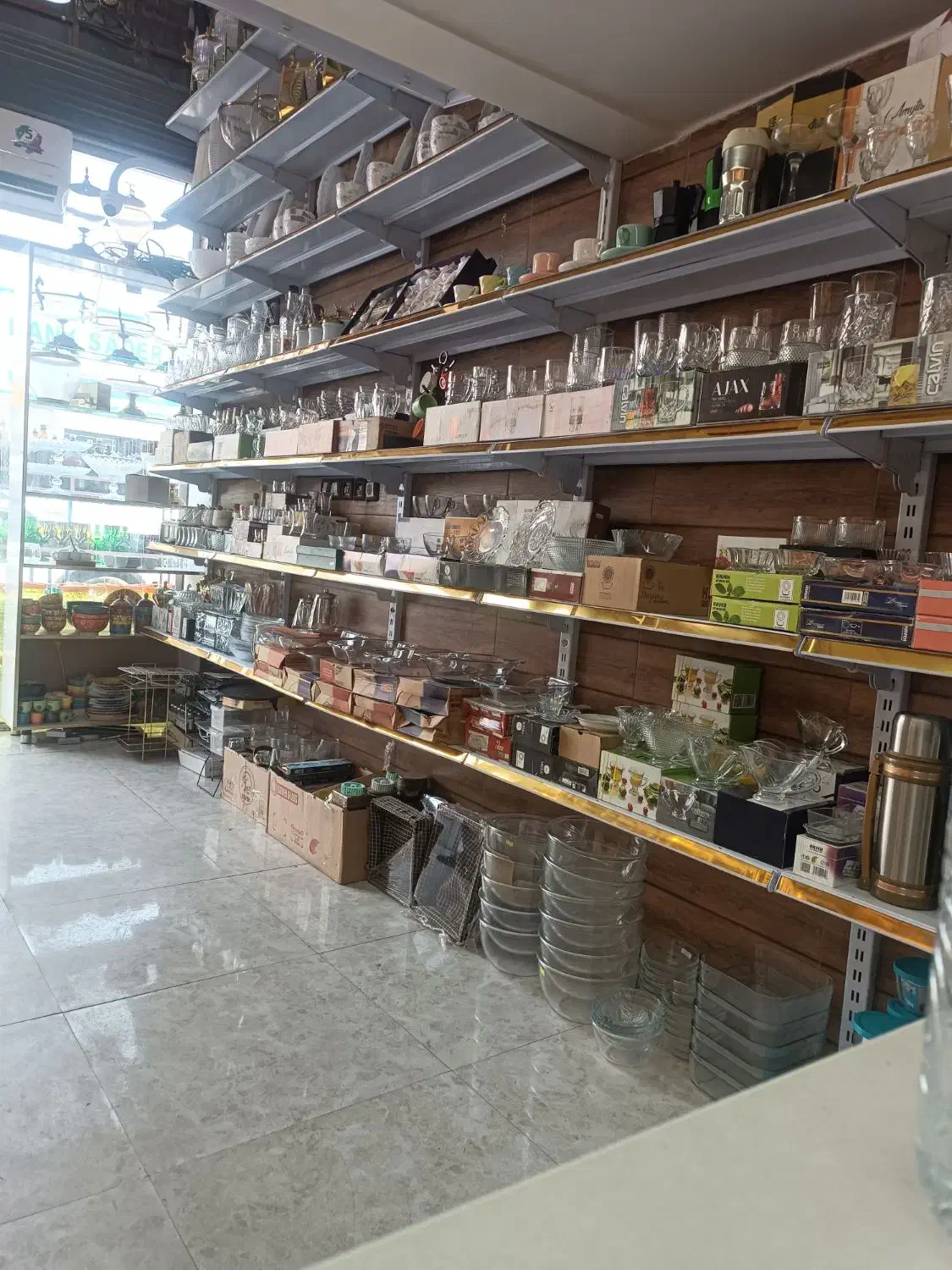 کارگرآقاوخانم جهت کاردرفروشگاه پلاسکووکادویی|استخدام خدمات فروشگاه و رستوران|شیراز, شیشهگری|دیوار