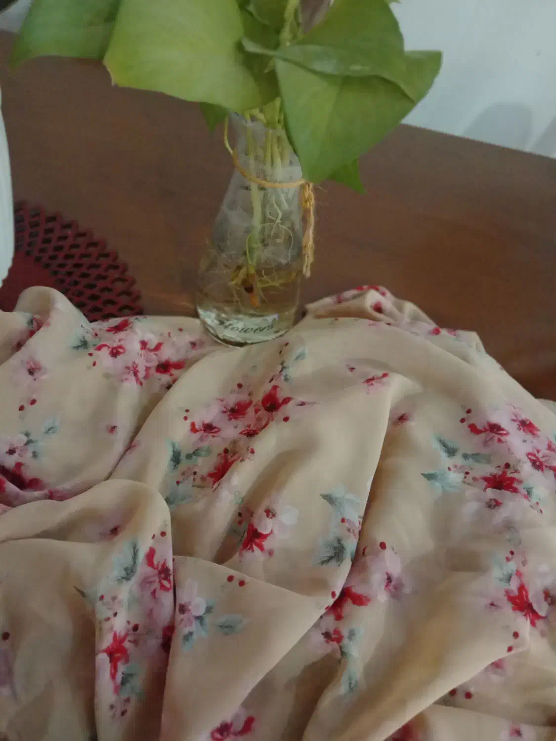 پارچه حریر|لباس|پره‌سر, |دیوار