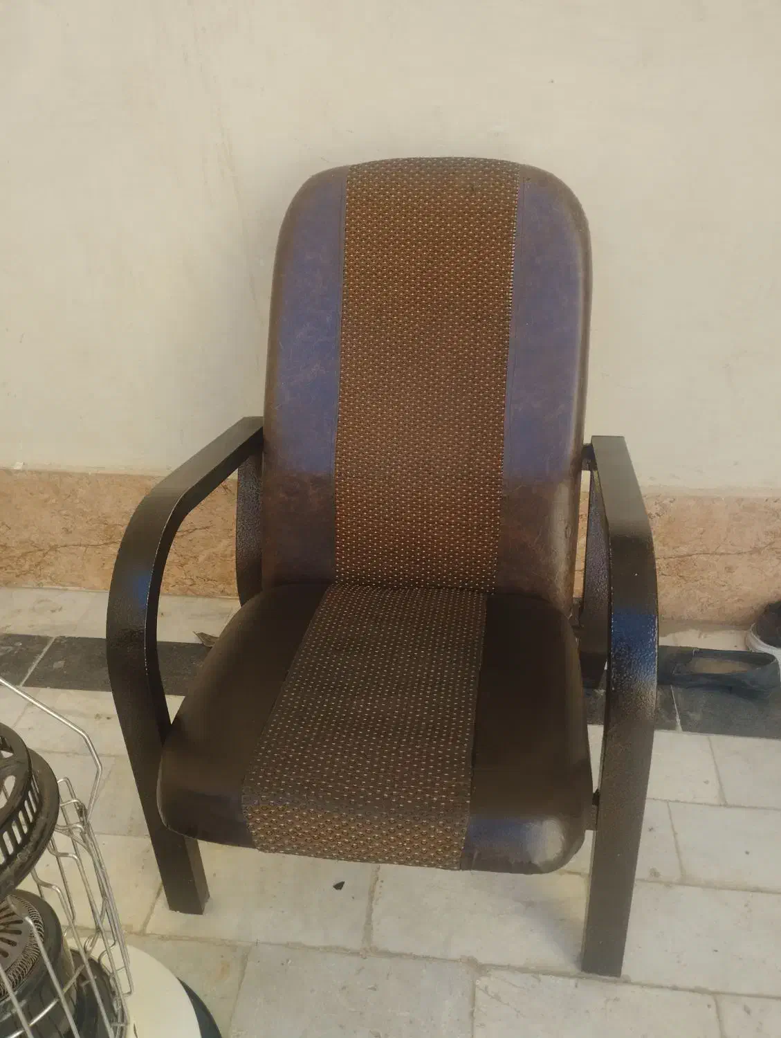 چراغ نفتی و صندلی طبی|بخاری، هیتر، شومینه|زابل, |دیوار