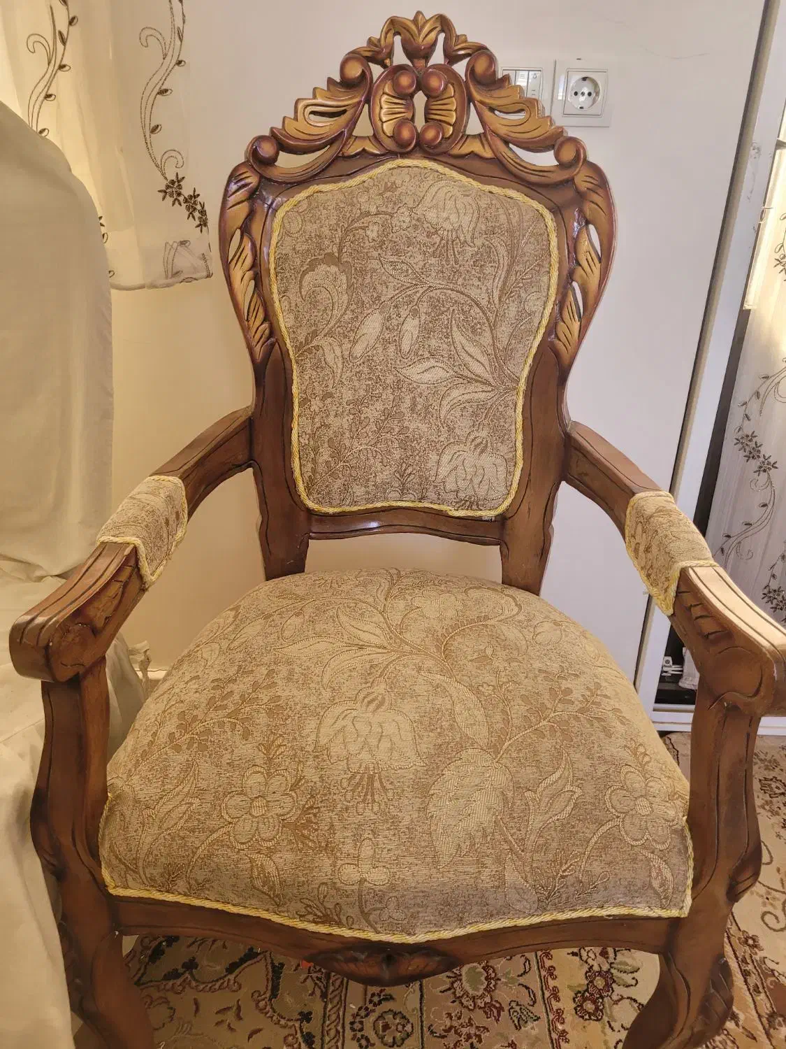 مبل ۹نفره کلاسیک ( سلطنتی)|مبلمان خانگی و میز عسلی|کاشان, مفتح|دیوار