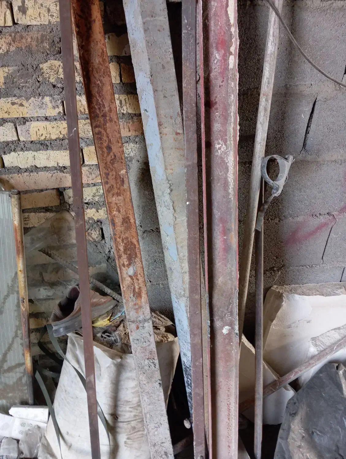 خرید آهن آلات و فلزات رنگی خورده ریزه انباری|خدمات پیشه و مهارت|مشهد, دوست آباد|دیوار