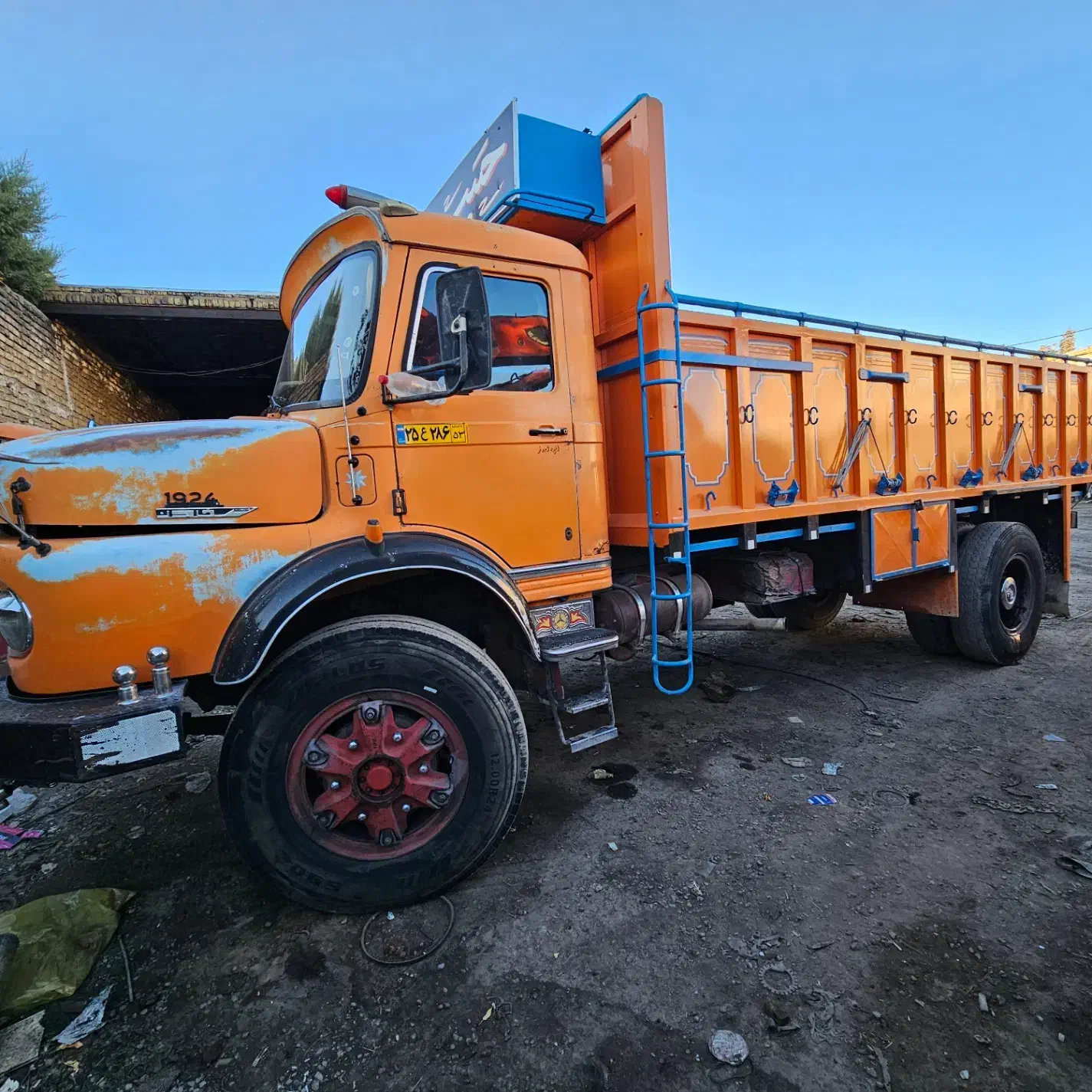 کامیون|خودرو سنگین|سمیرم, |دیوار