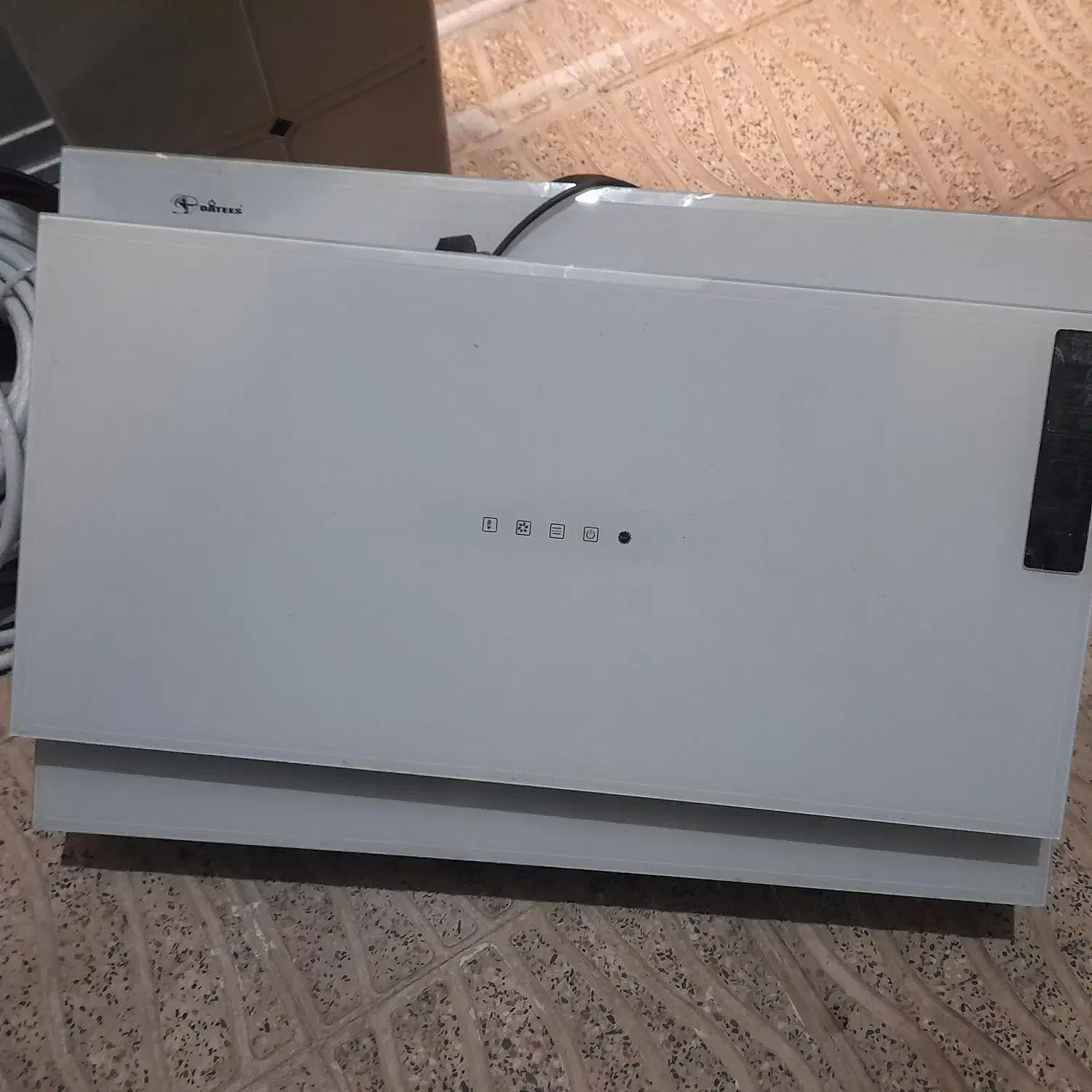 هود داتیس سفید رنگ ولی سالم بدون خش|هود|ملایر, |دیوار