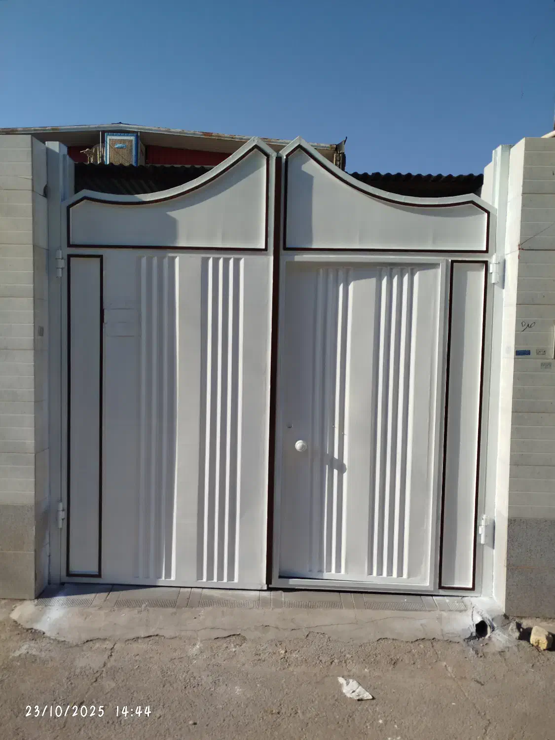 رنگ آمیزی ساختمان و درب و پنجره|خدمات پیشه و مهارت|کرمان, |دیوار