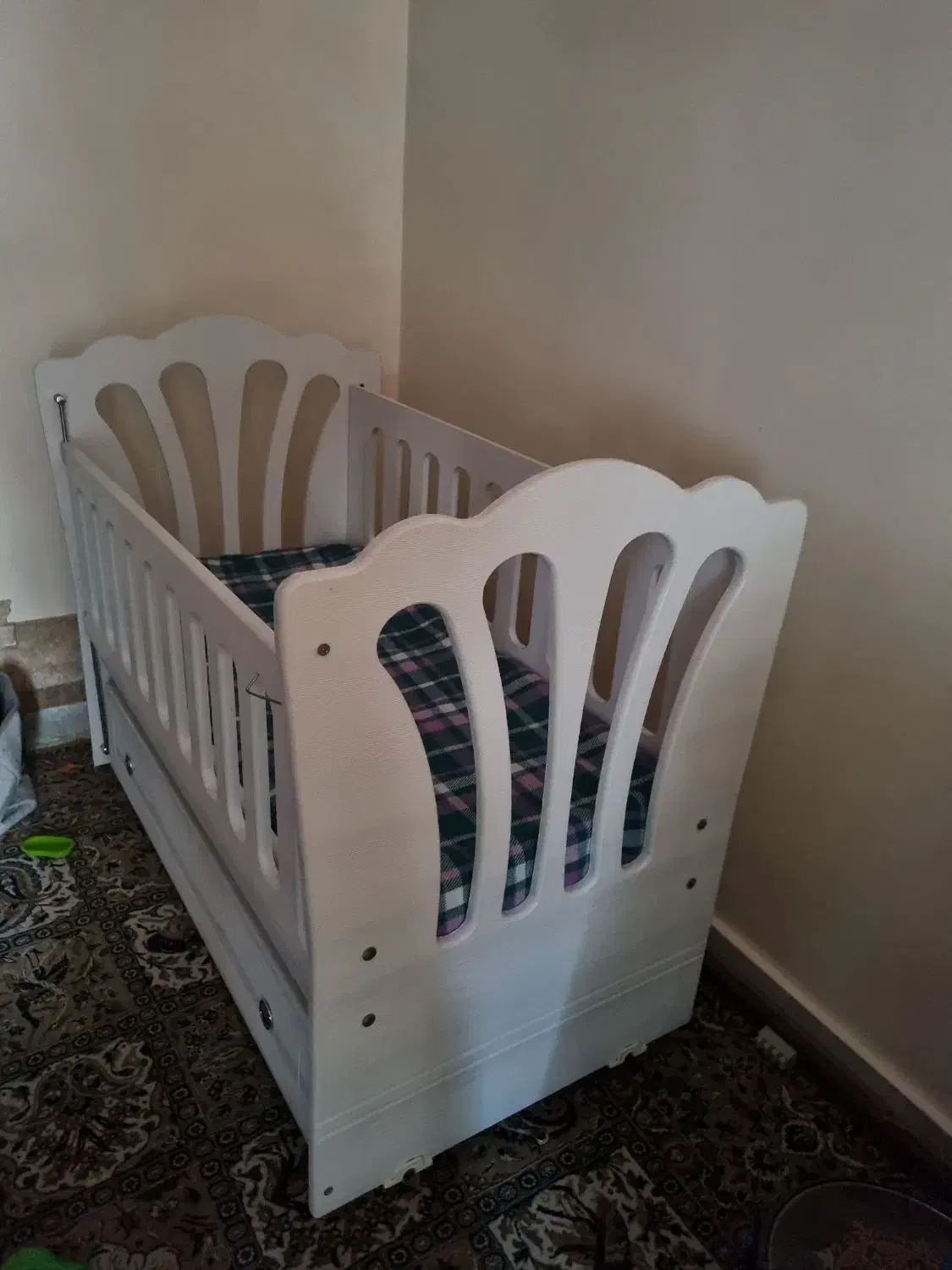 تخت گهواره‌ای کودک|تخت و سرویس خواب|تالش, هشتپر|دیوار