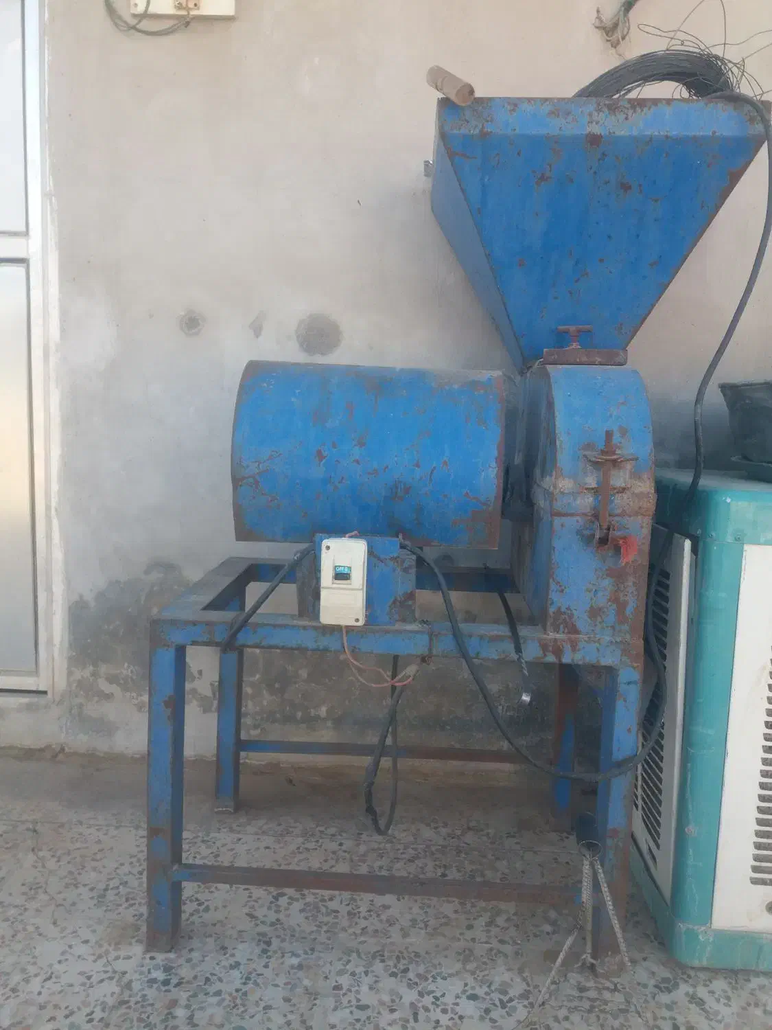 یک دسگاه آسیاب قدیمی باموتور ۳فاز|ماشین‌آلات صنعتی|کوهدشت, |دیوار