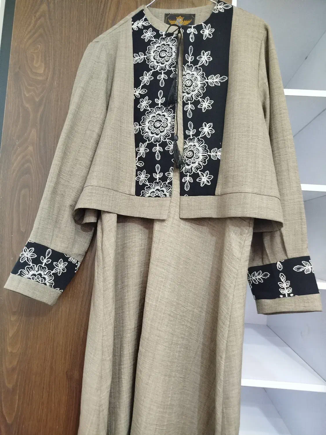 لباس|لباس|اصفهان, کوی راه حق|دیوار