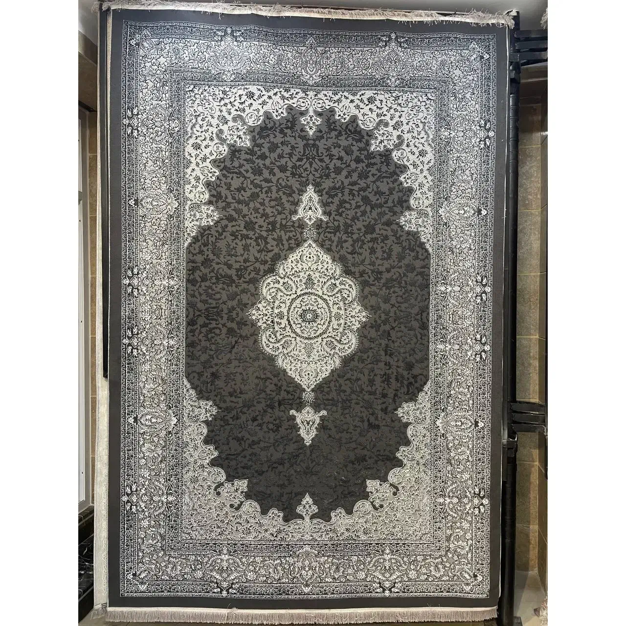 فرش ماشینی کاشان ترنج مشکی نقرهای۱/۵و۴و۶و۹و۱۲متری|فرش|تهران, بازار|دیوار