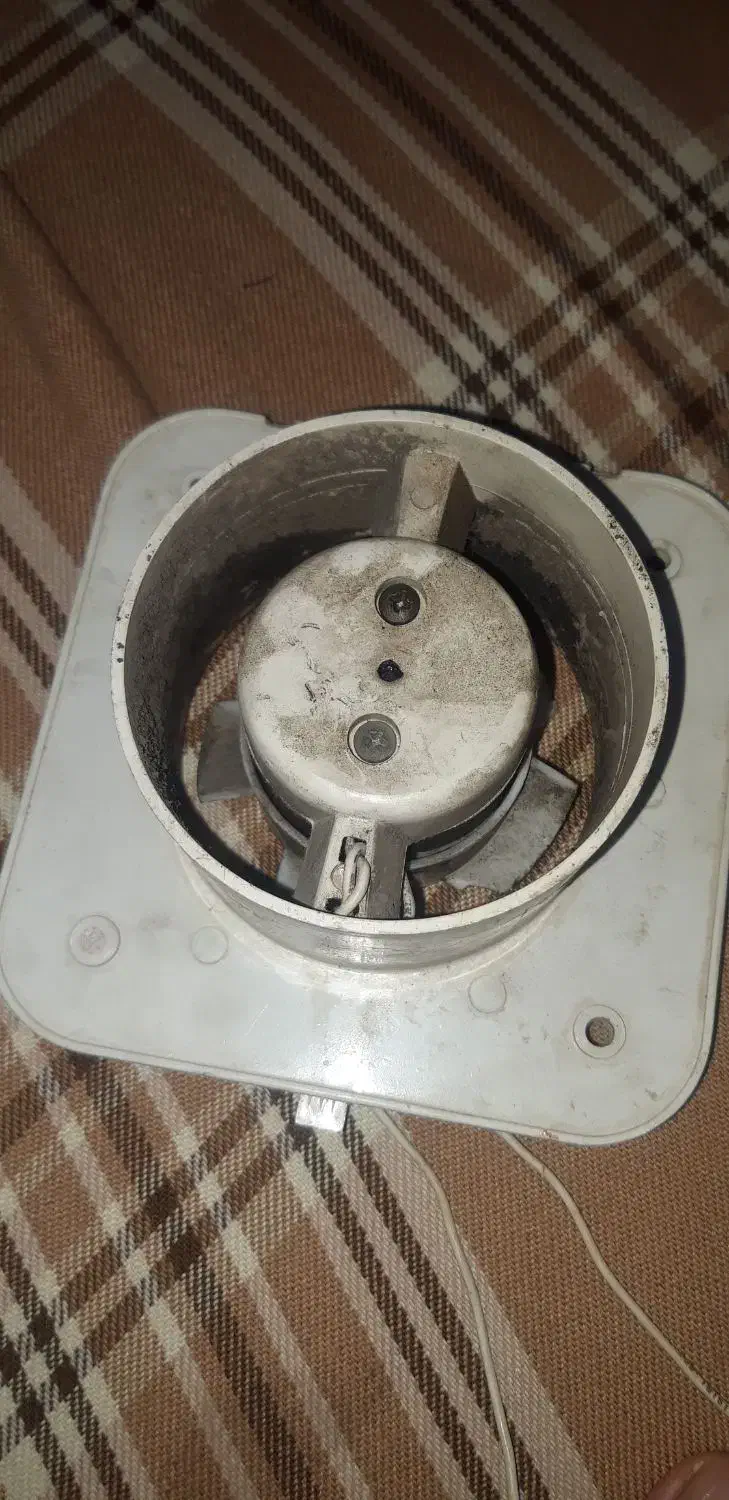 دوعدد هواکش ۲۵×۲۵ و۲۰×۲۰|پنکه و تصفیه‌کنندهٔ هوا|قم, هنرستان|دیوار