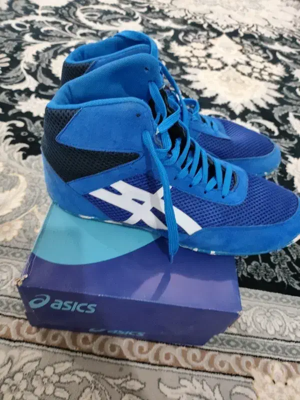 کفش|تجهیزات ورزشی|چهاردولی, |دیوار