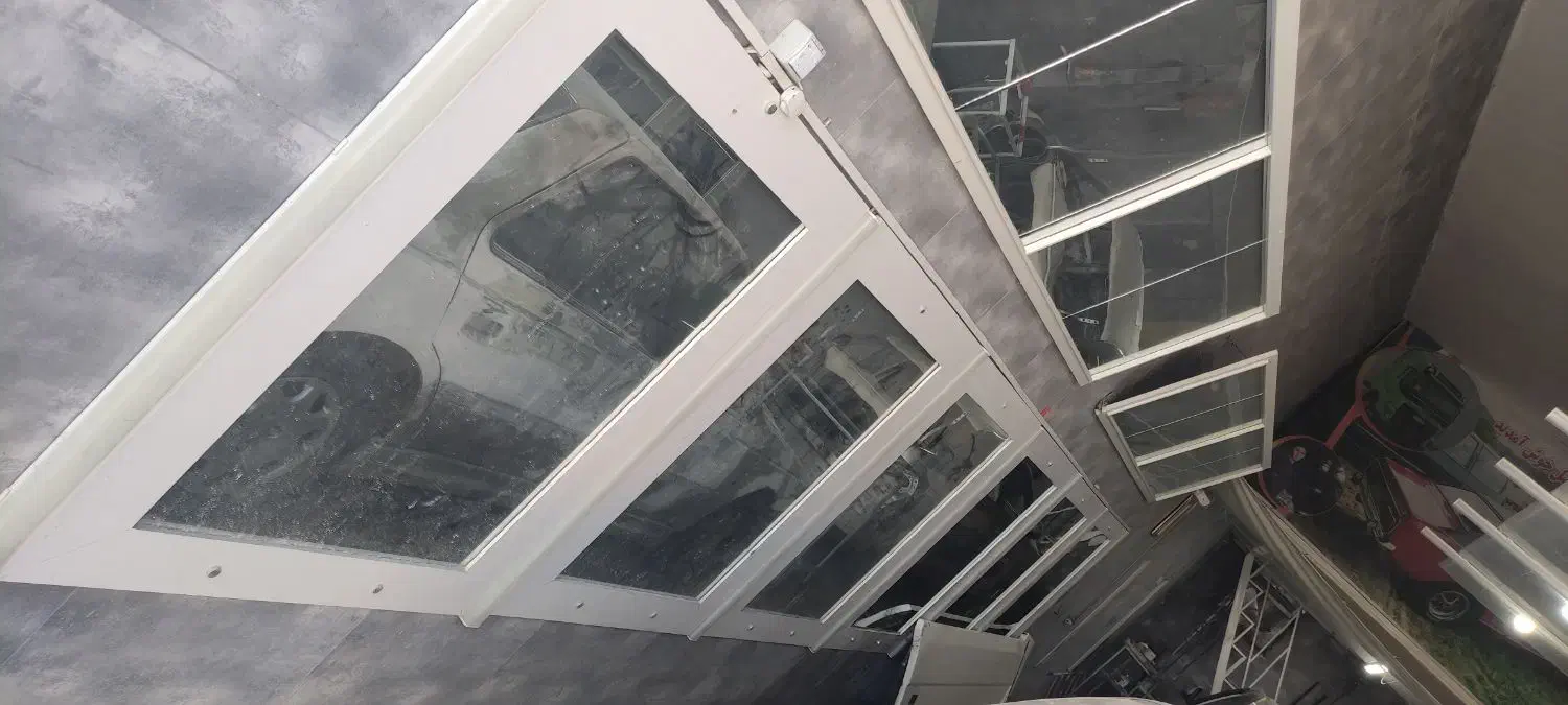 آینه|آینه|مرودشت, ثبت احوال|دیوار