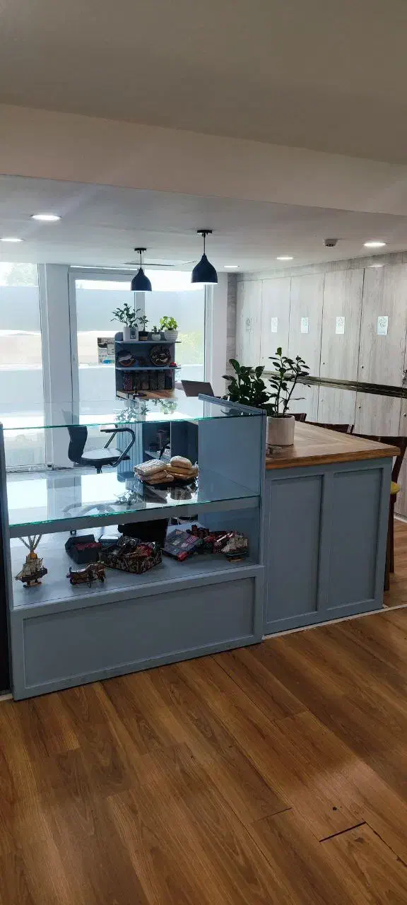 کانتر MDF پلی یورتان نئوکلاسیک (در حد نو)|فروشگاه و مغازه|بندرعباس, |دیوار