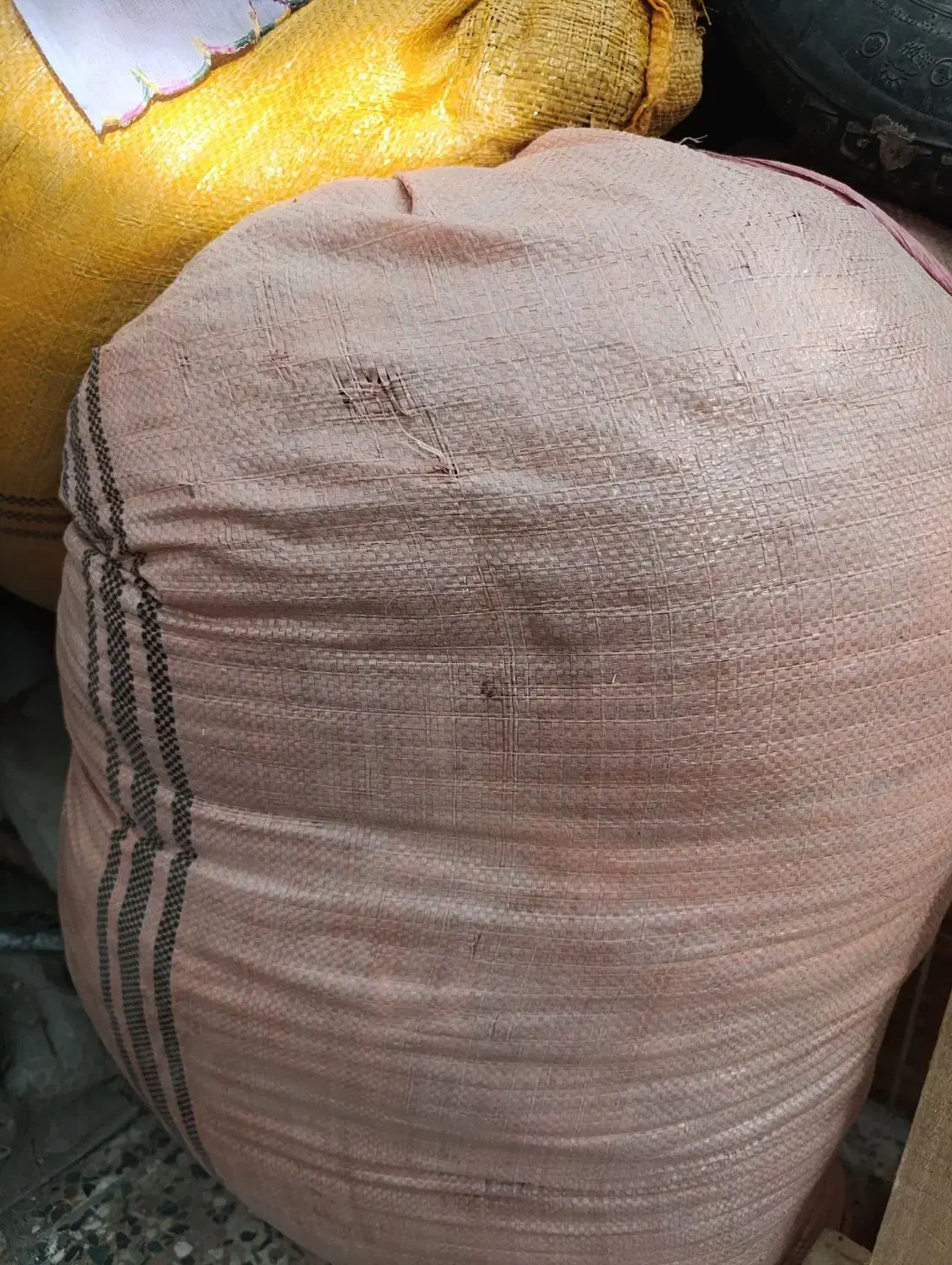 پشم گوسفند ۵۰۰مناسب برای درست کردن تشک و نمدگرم|رختخواب، بالش، پتو|بهبهان, |دیوار