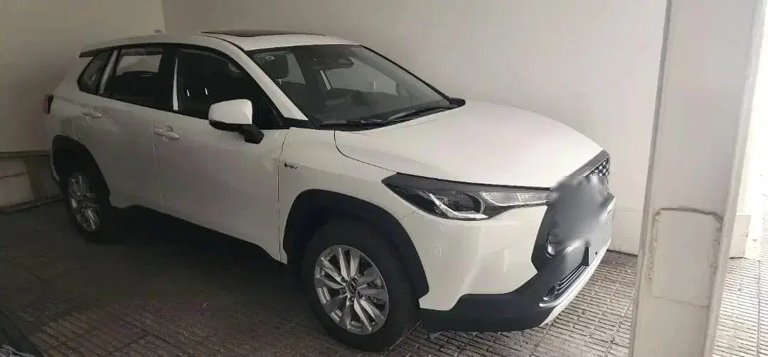 تویوتا کرولا کراس سفید صفر|خودرو سواری و وانت|تهران, دزاشیب|دیوار