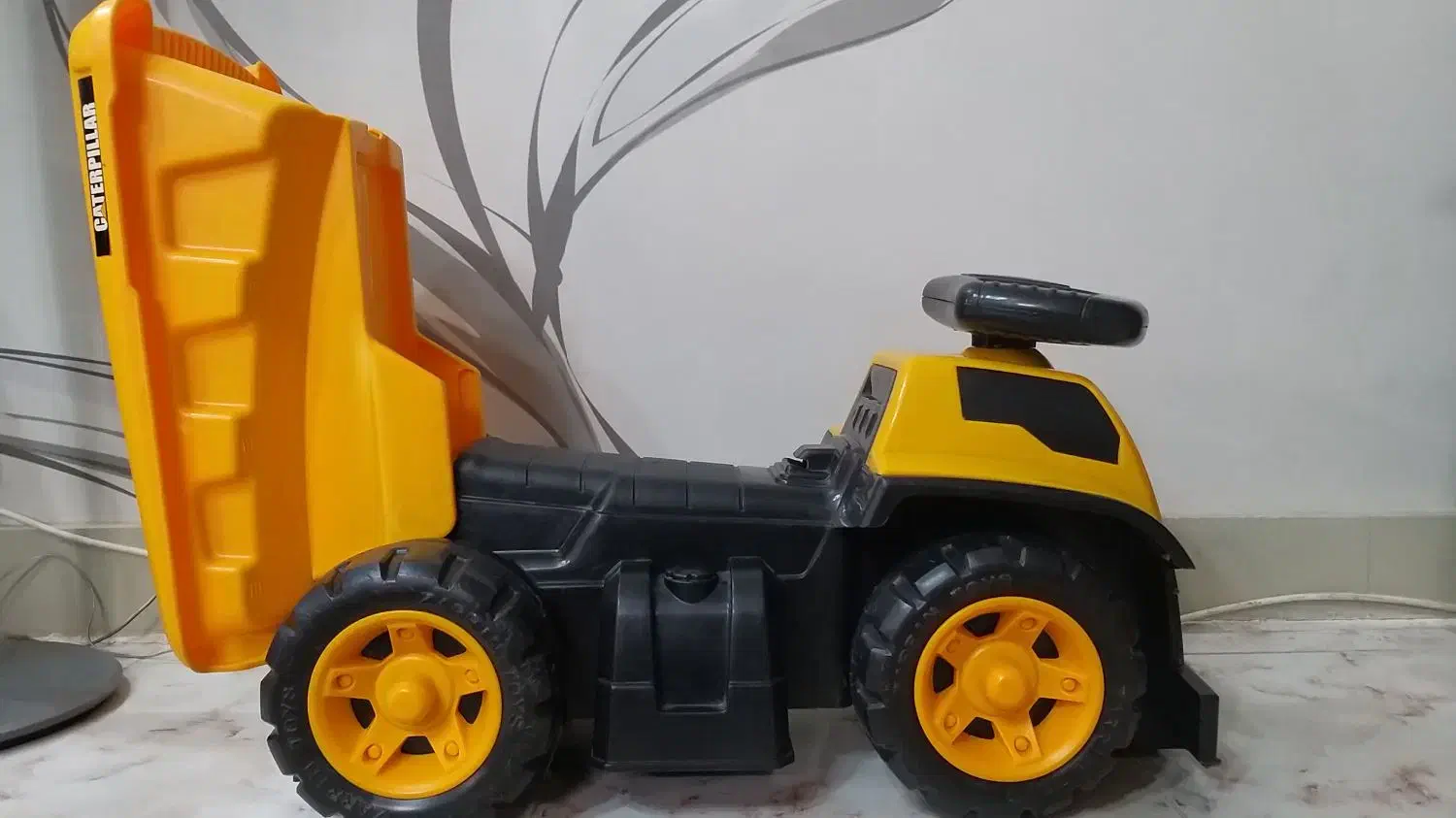 کامیون اسباب بازی طرح کاترپیلار تحمل وزن۲۰۰کیلو|اسباب‌‌بازی|نظرآباد, رسالت|دیوار