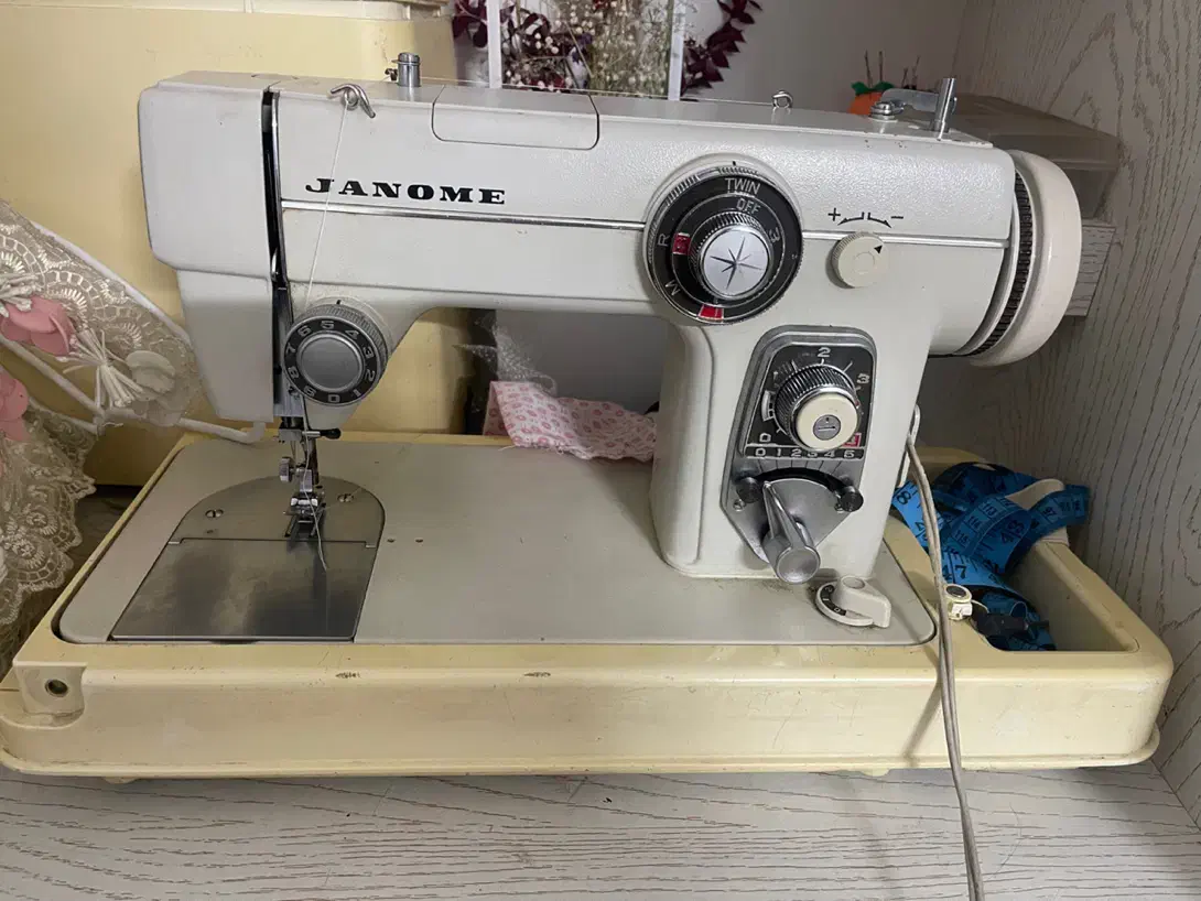 چرخ خیاطی|چرخ خیاطی و ریسندگی|مشهد, عامل|دیوار