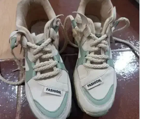 کتونی|کیف، کفش، کمربند|دهدشت, |دیوار