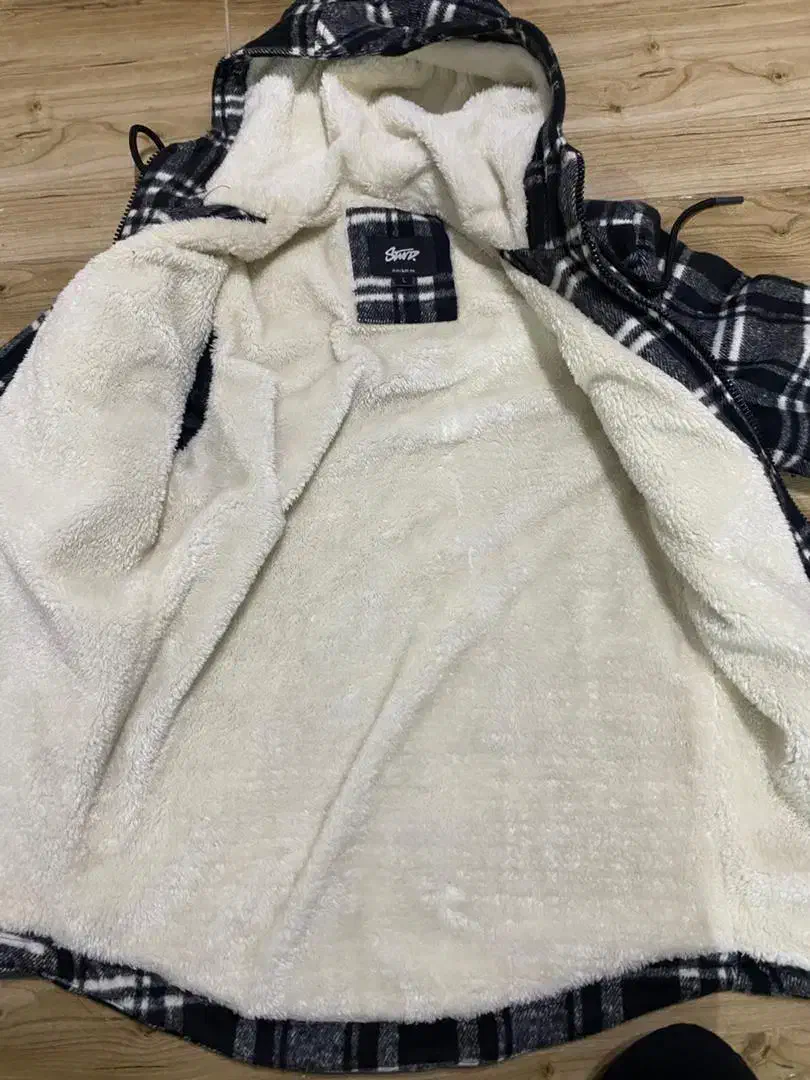 اور کت نو نو|لباس|شهریار, اسد‌آباد|دیوار