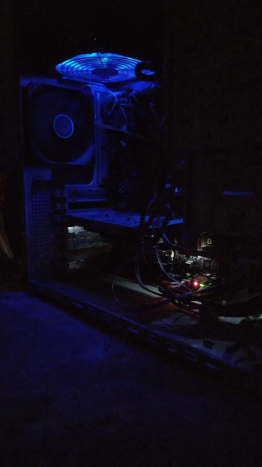 کیس گیمینگ گرین|رایانه رومیزی|شهرکرد, |دیوار