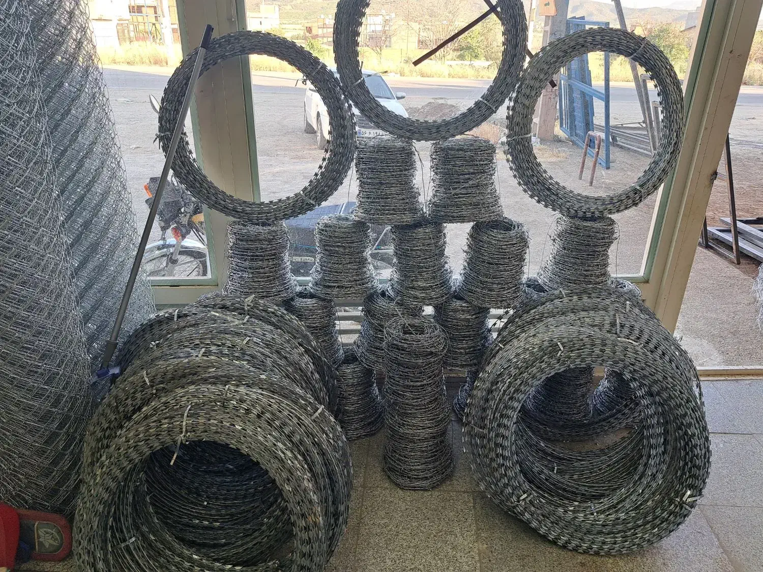 تولیدی فنس و پایه بتنی و فلزی (نبشی و لوله) مریوان|خدمات باغبانی و درختکاری|مریوان, |دیوار