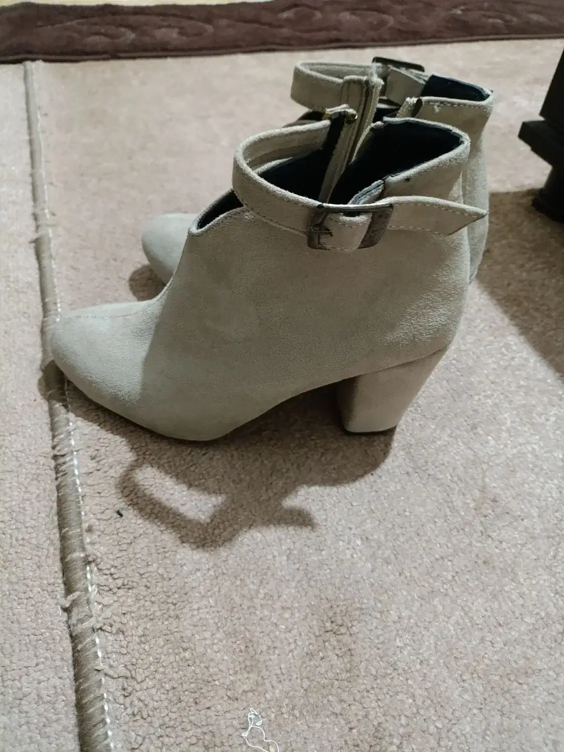 نیم پوت و کفش ورنی|کیف، کفش، کمربند|شیروان (خراسان), |دیوار