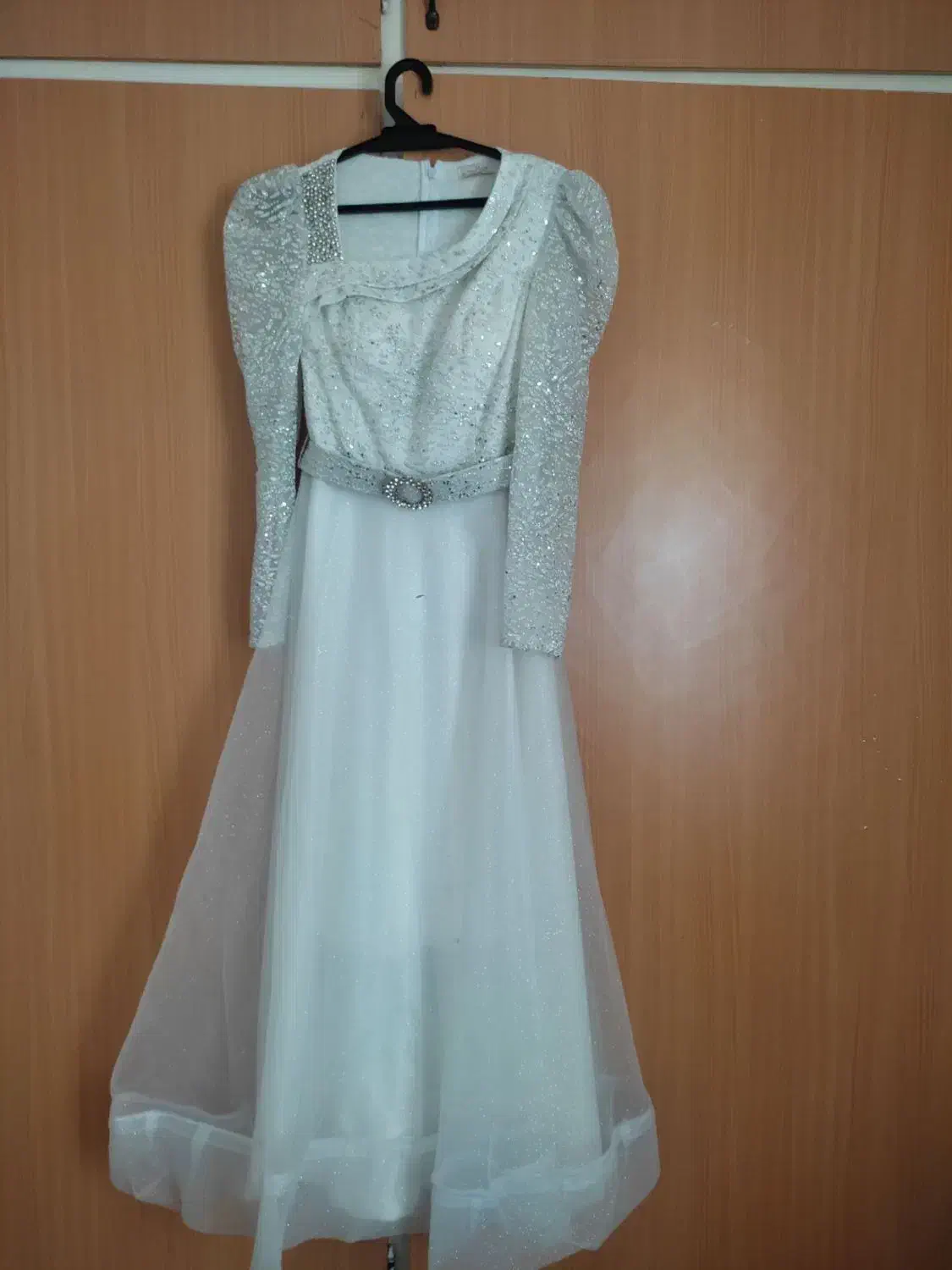 لباس عقد|لباس|اراک, |دیوار