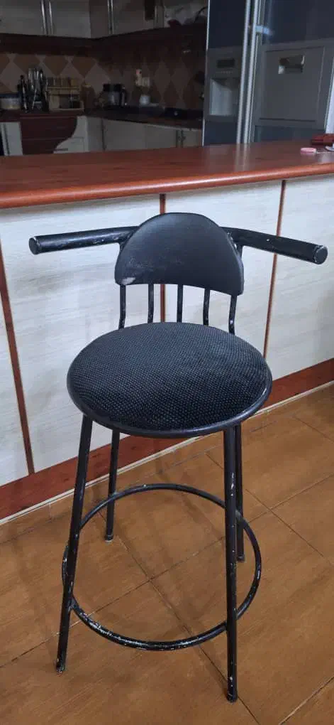 صندلی پا اُپن|صندلی و نیمکت|شاهینشهر, حافظ جنوبی|دیوار