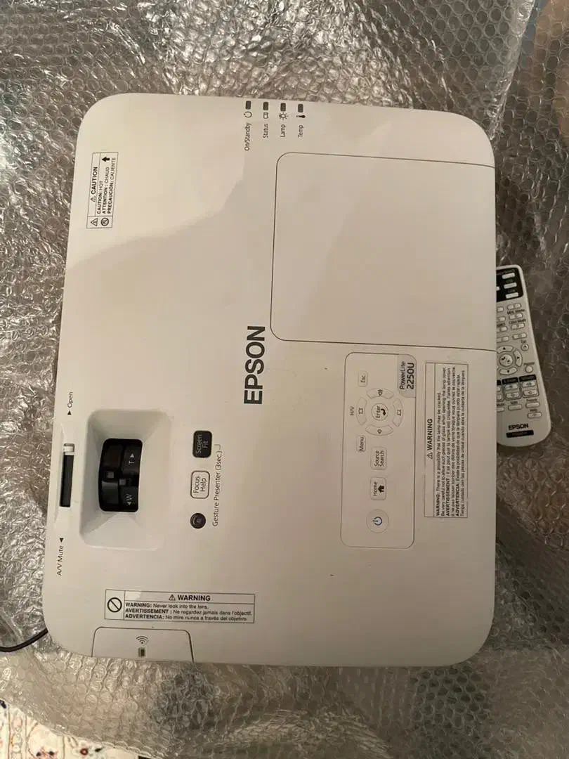 ویدئو پروژکتور اپسون فول HD زیر قیمت بازار|تلویزیون و پروژکتور|اصفهان, سپاهان‌شهر|دیوار