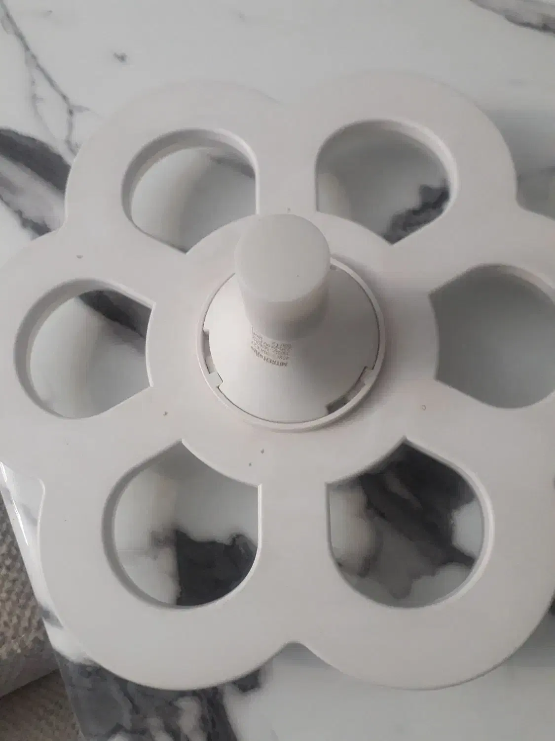 لامپ ۴۰ وات میتره|لامپ و چراغ|کرج, باغستان|دیوار