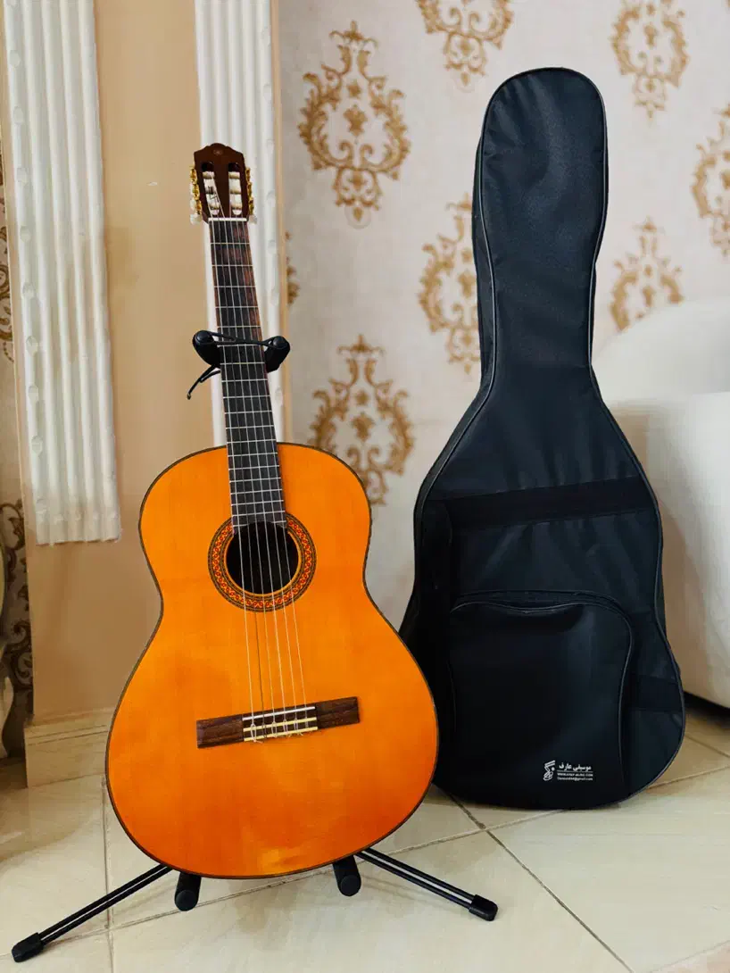 گیتار یاماها c70 اصل به همراه لوازم جانبی|گیتار، بیس، امپلیفایر|قزوین, |دیوار