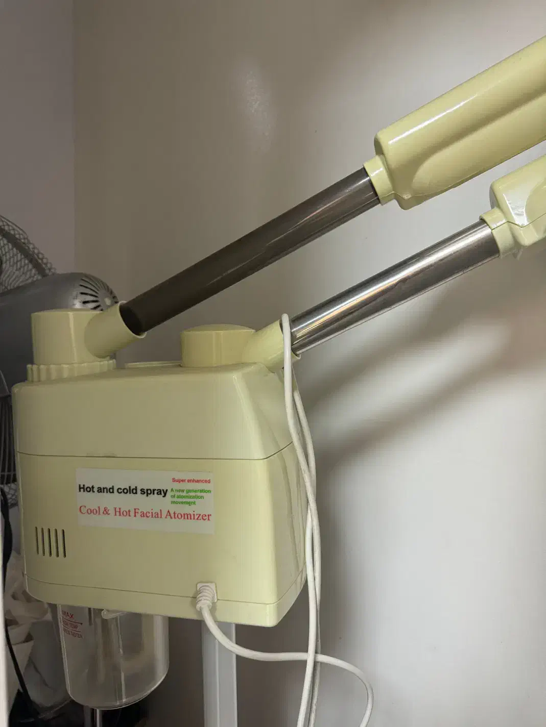 صندلی اصلاح تاشو  و دستگاه بخور گرم و سرد|آرایشگاه و سالن‌های زیبایی|رشت, معلم|دیوار