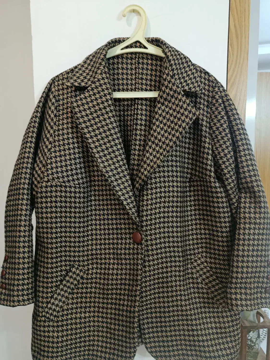 کت زنانه|لباس|رشت, دیانتی|دیوار