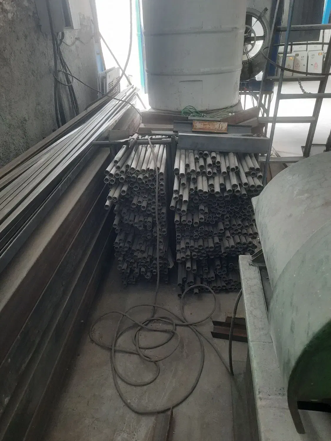 لوله پروفیل قوطی سایز ۲۵ تیکه ۱ متری دست دوم|مصالح و تجهیزات ساختمان|نجف‌آباد, جوزدان|دیوار